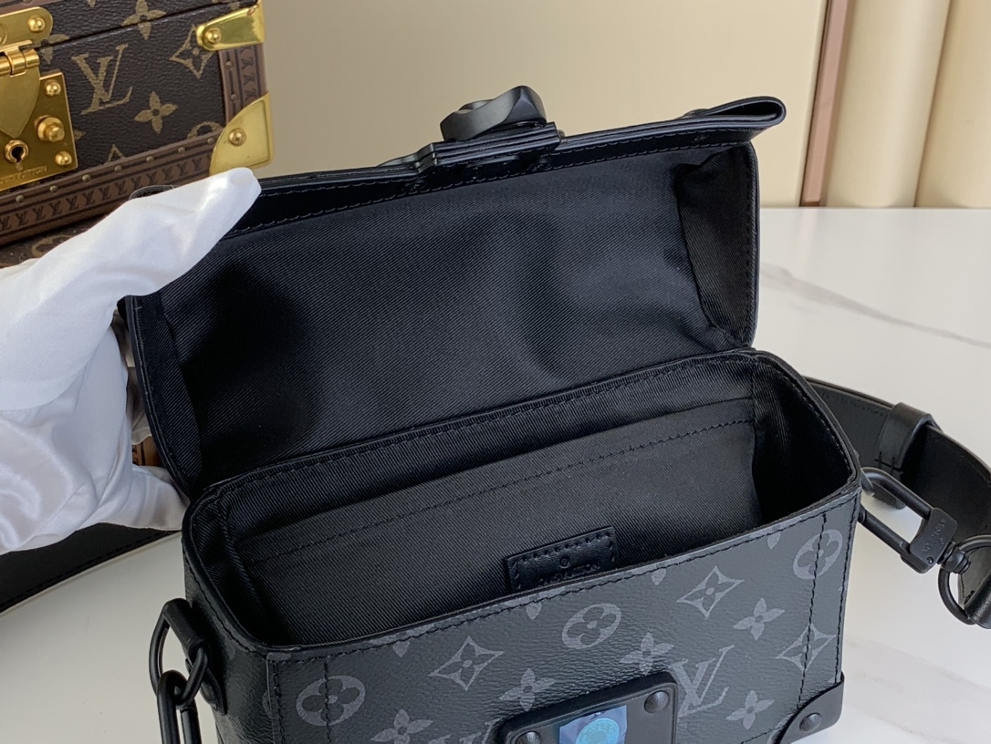 TOP Louis Vuitton LV Soul Trunk Bag Monogram Eclipse 19x15x7cm - Black