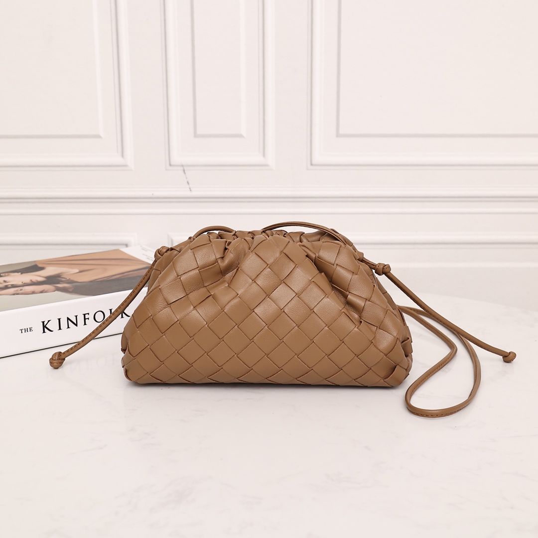 TOP Bottega Veneta BV Mini Pouch Bag - Brown