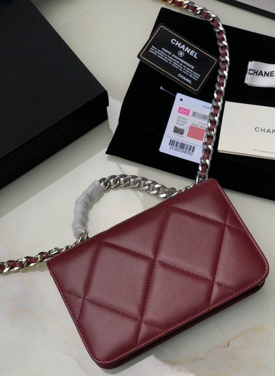 TOP CHANEL 19 WOC Bag Quilted - Burgundy & SHW