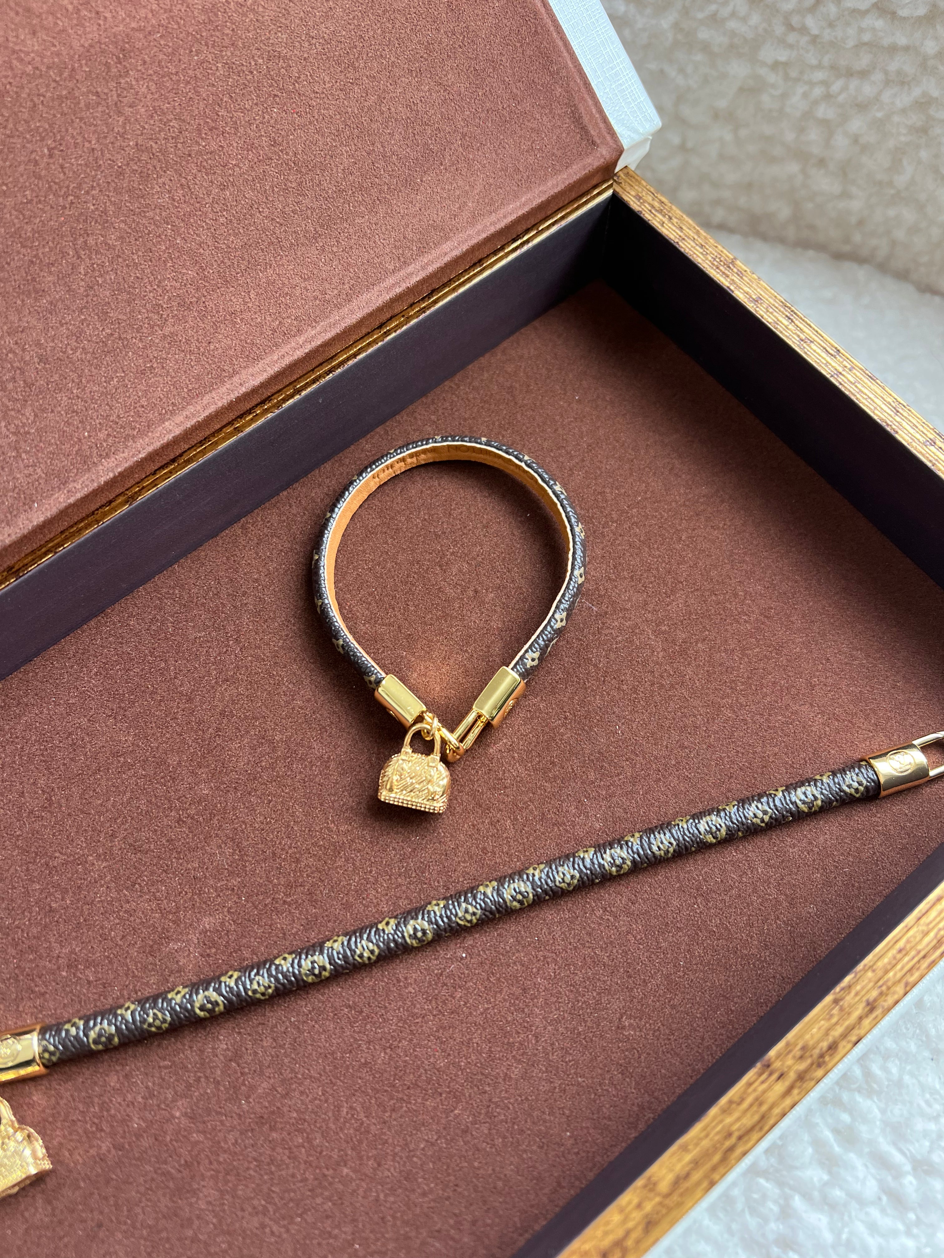 TOP Louis Vuitton LV Alma Charm Monogram Bracelet