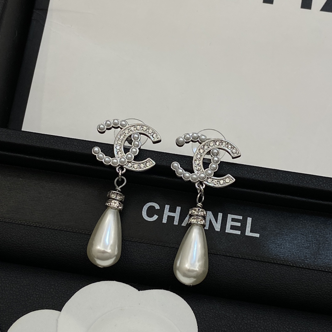 TOP CHANEL Pearl Earrings-2 Colors