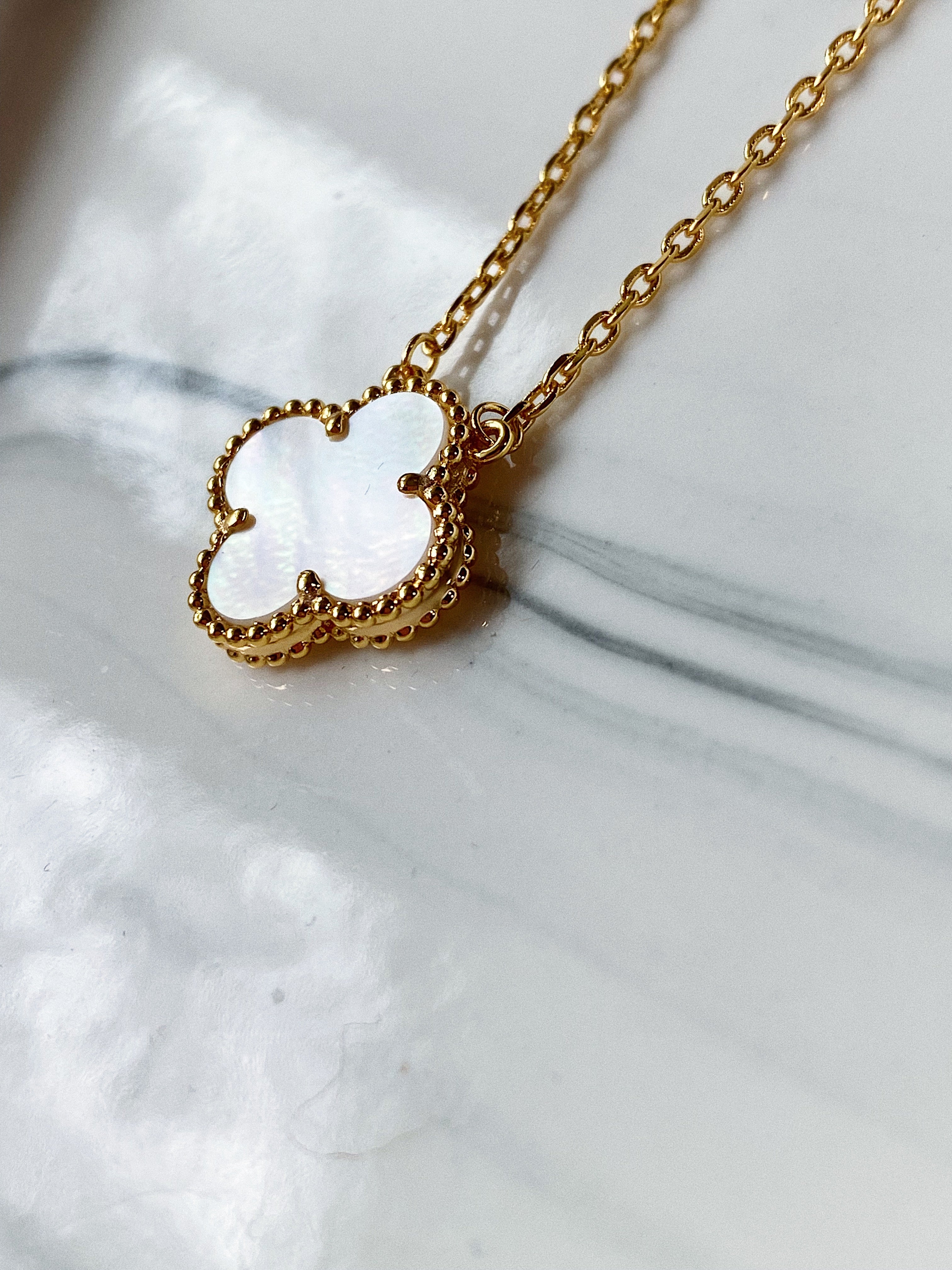 TOP Van Cleef & Arpels VCA Mother Of Pearl 1 Motif - White