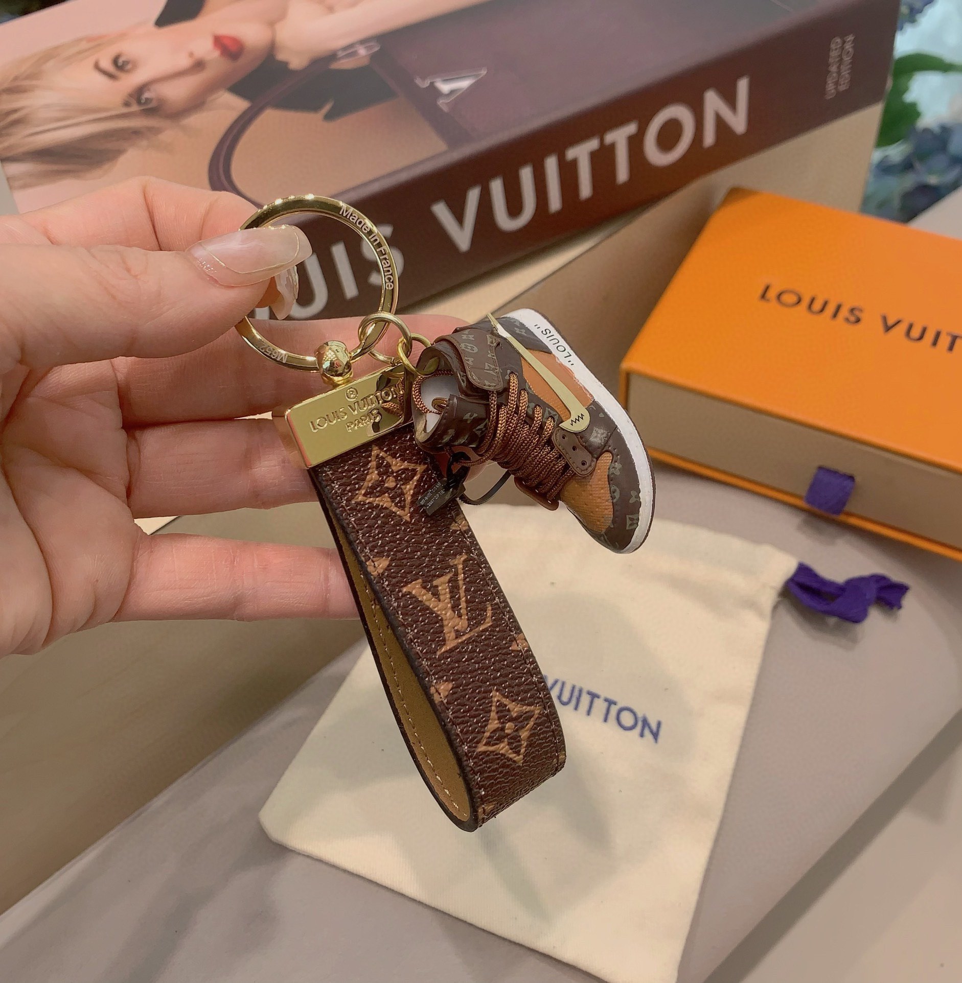 TOP Louis Vuitton LV Nike Co-branded Mini Shoes Keychain