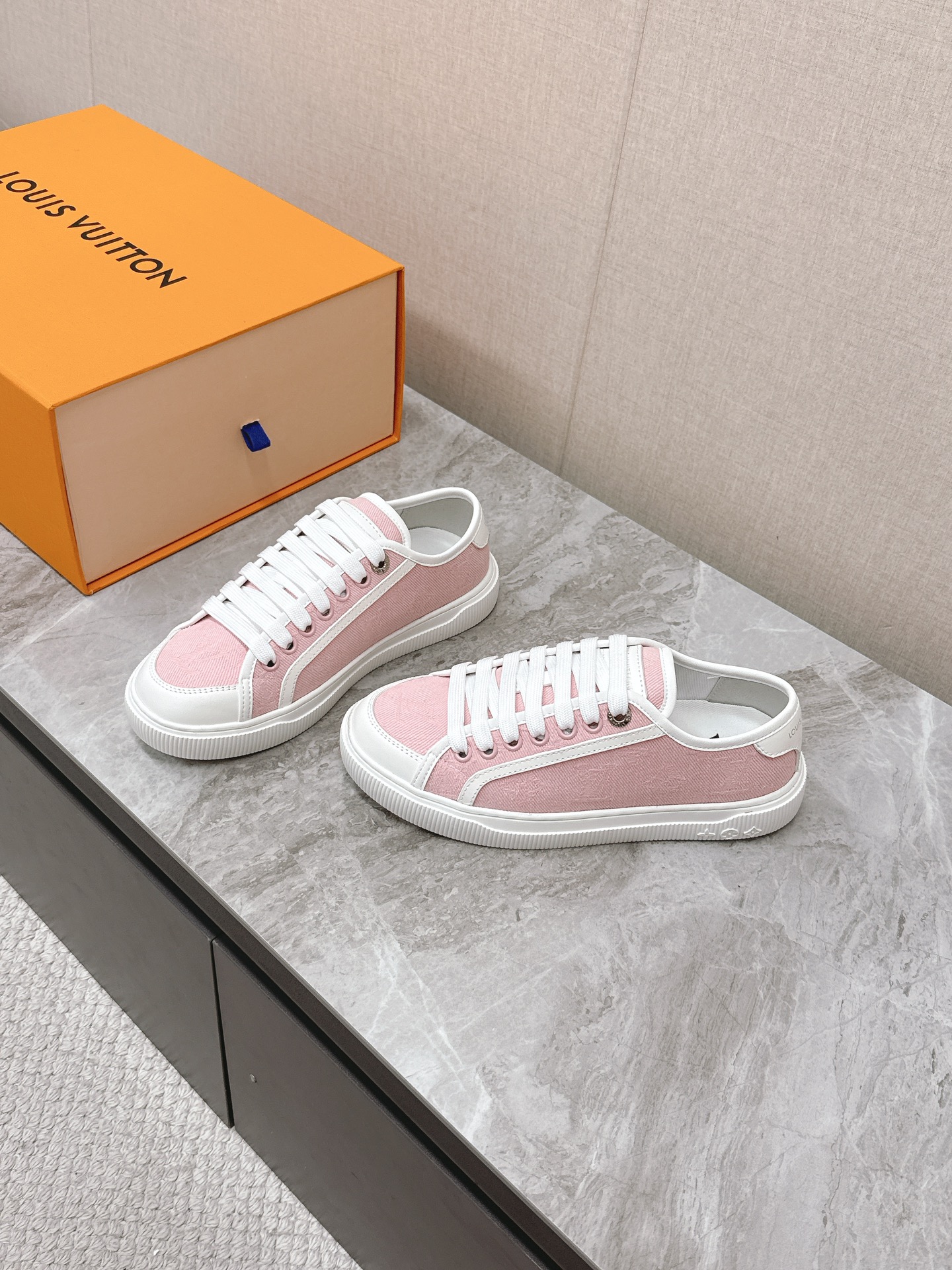 TOP Louis Vuitton LV Lagoon Sneakers - 4 Colors