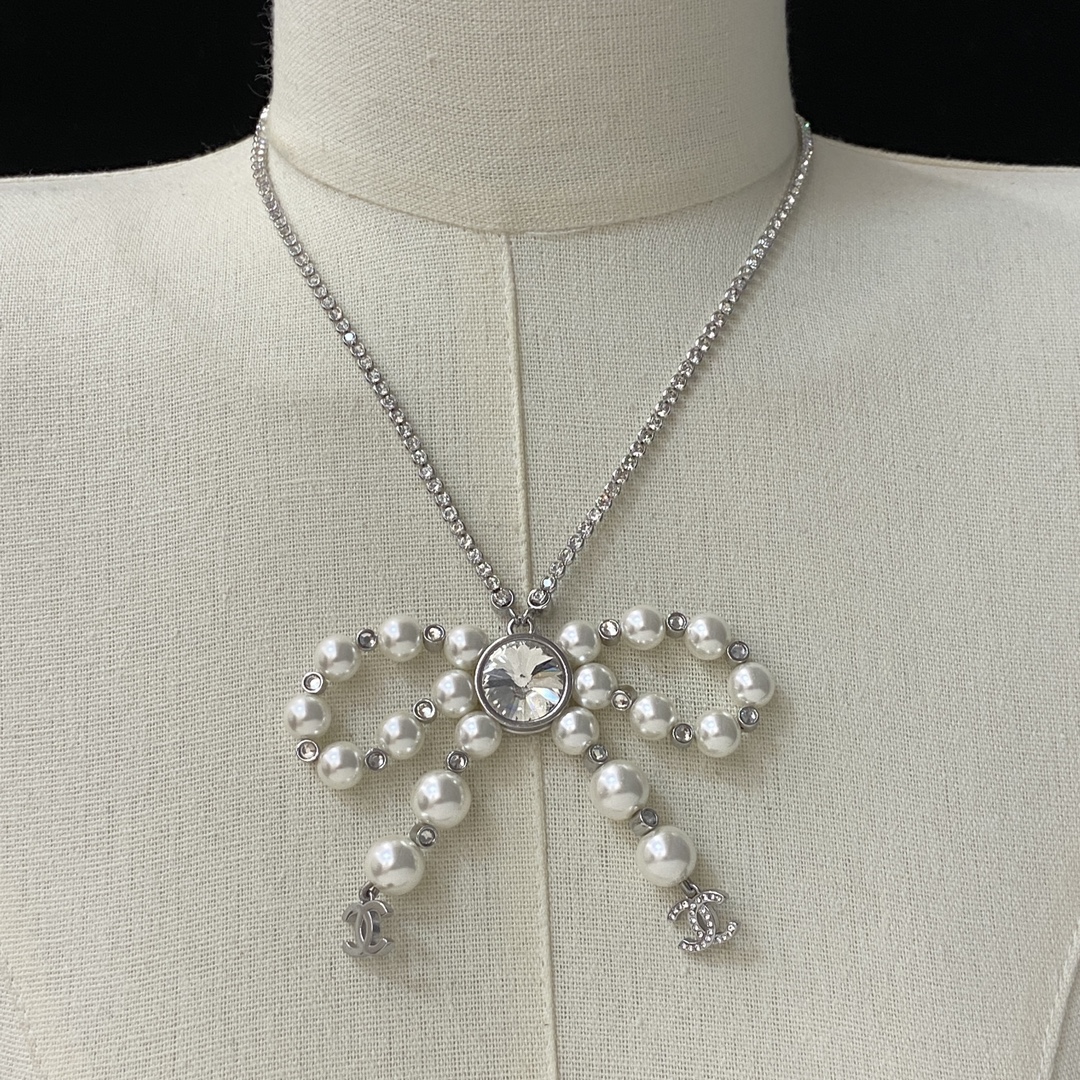 TOP CHANEL Pearl Necklace - Silver