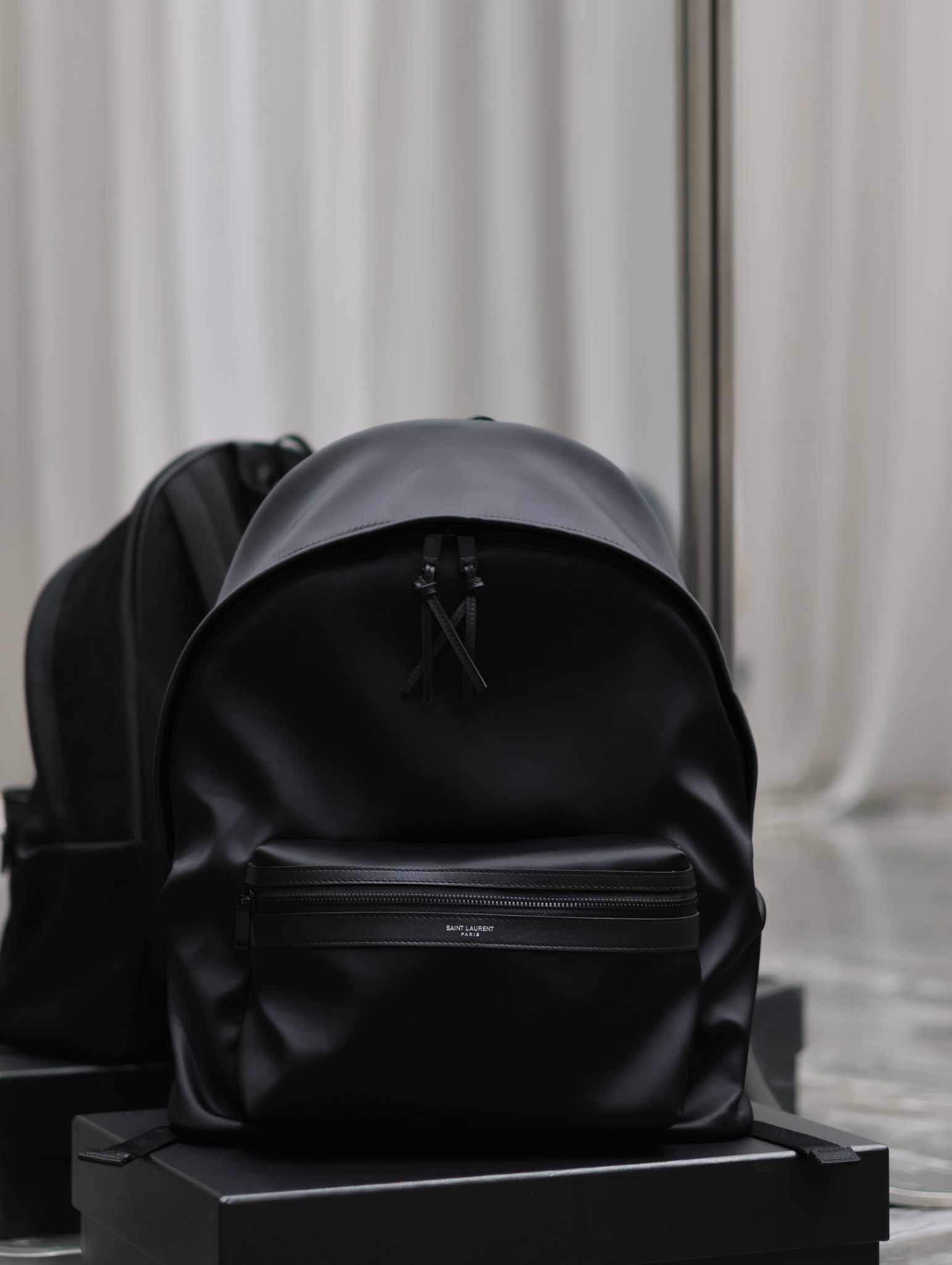 TOP Yves Saint Laurent YSL Silk/Crocodile/Cow Leather Backpack - Black