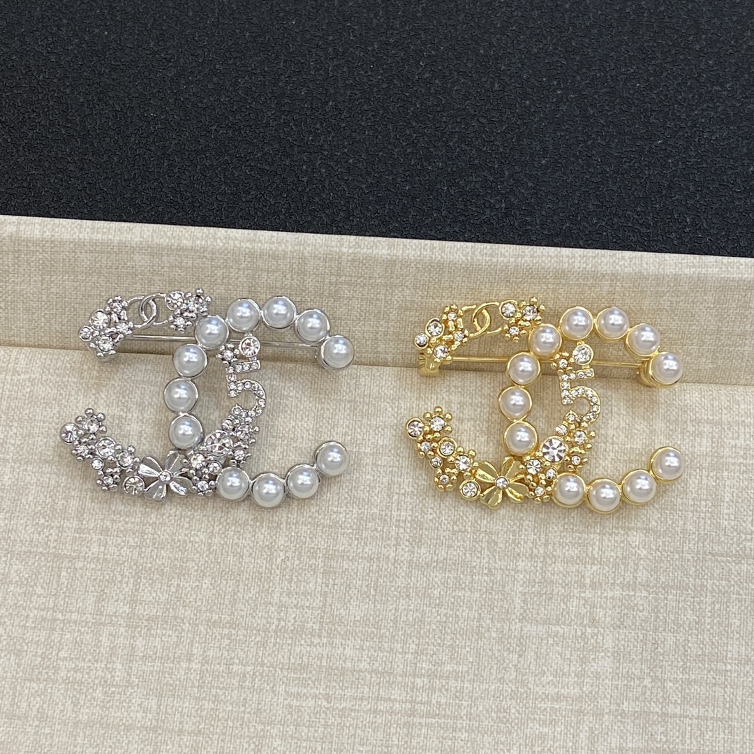 TOP CHANEL Brooch - 2 Colour