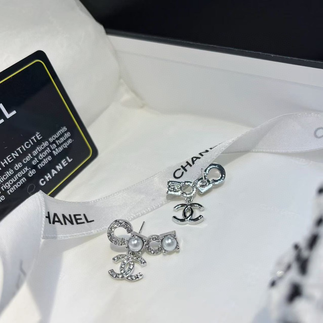 TOP CHANEL Earrings - Silver