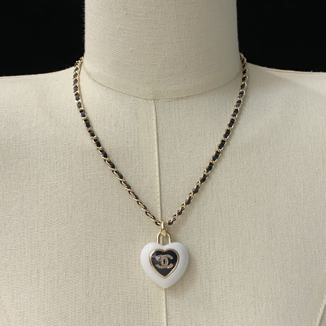 TOP CHANEL CC Necklace - Gold