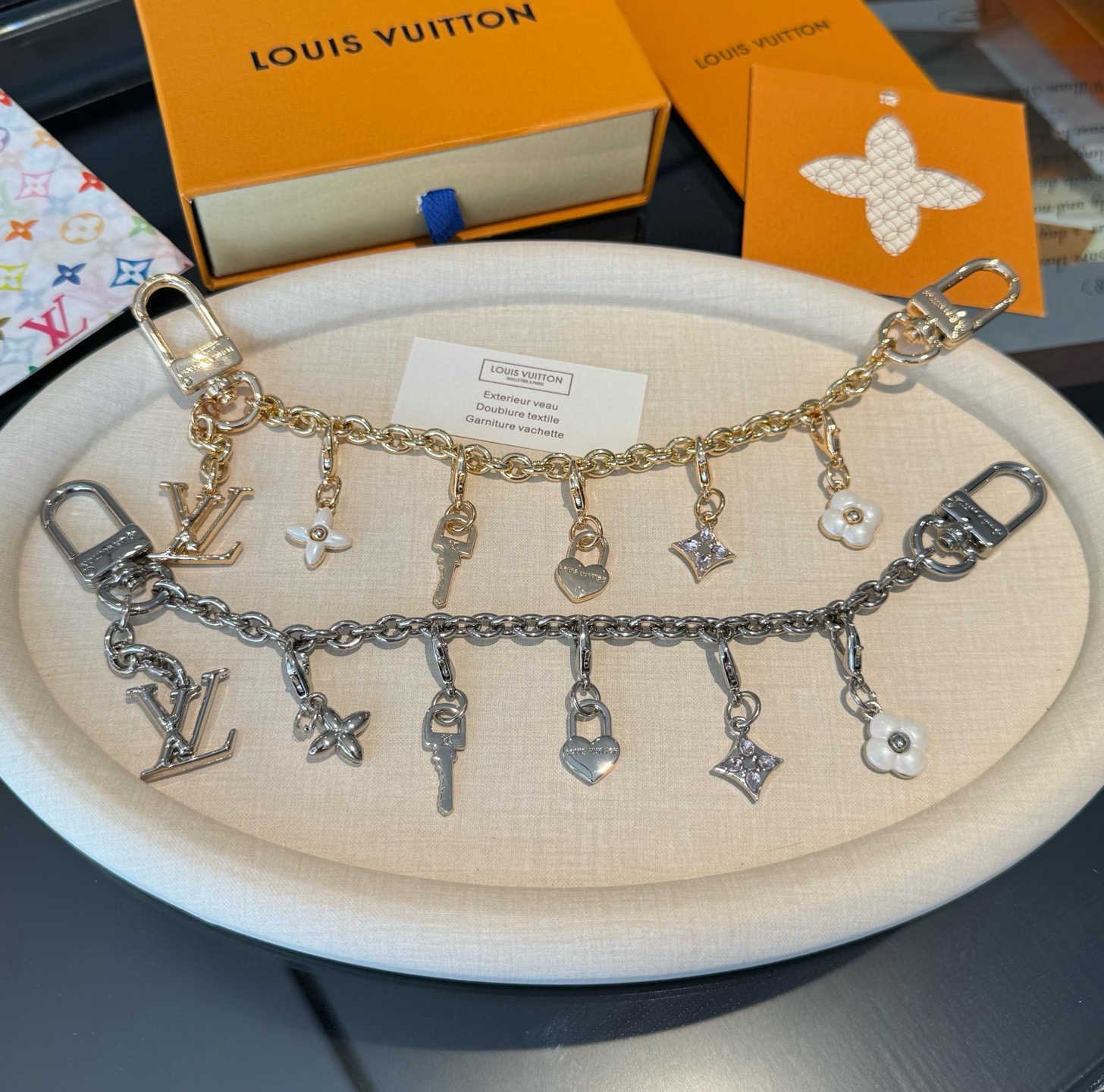 TOP Louis Vuitton LV  Bag Charm  - 2 Colors