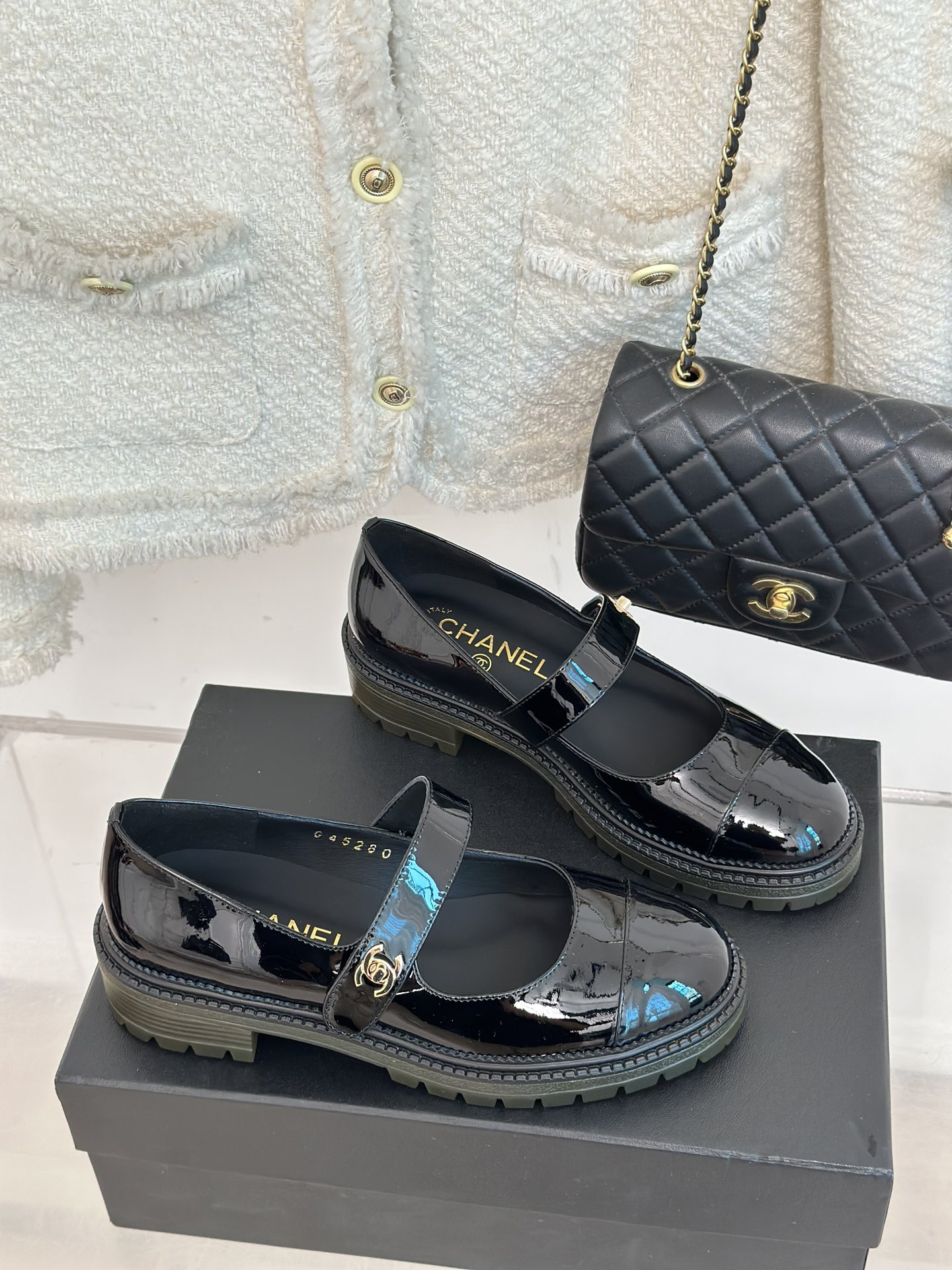 TOP CHANEL Cowhide Mary Jane Flat Shoes - Black