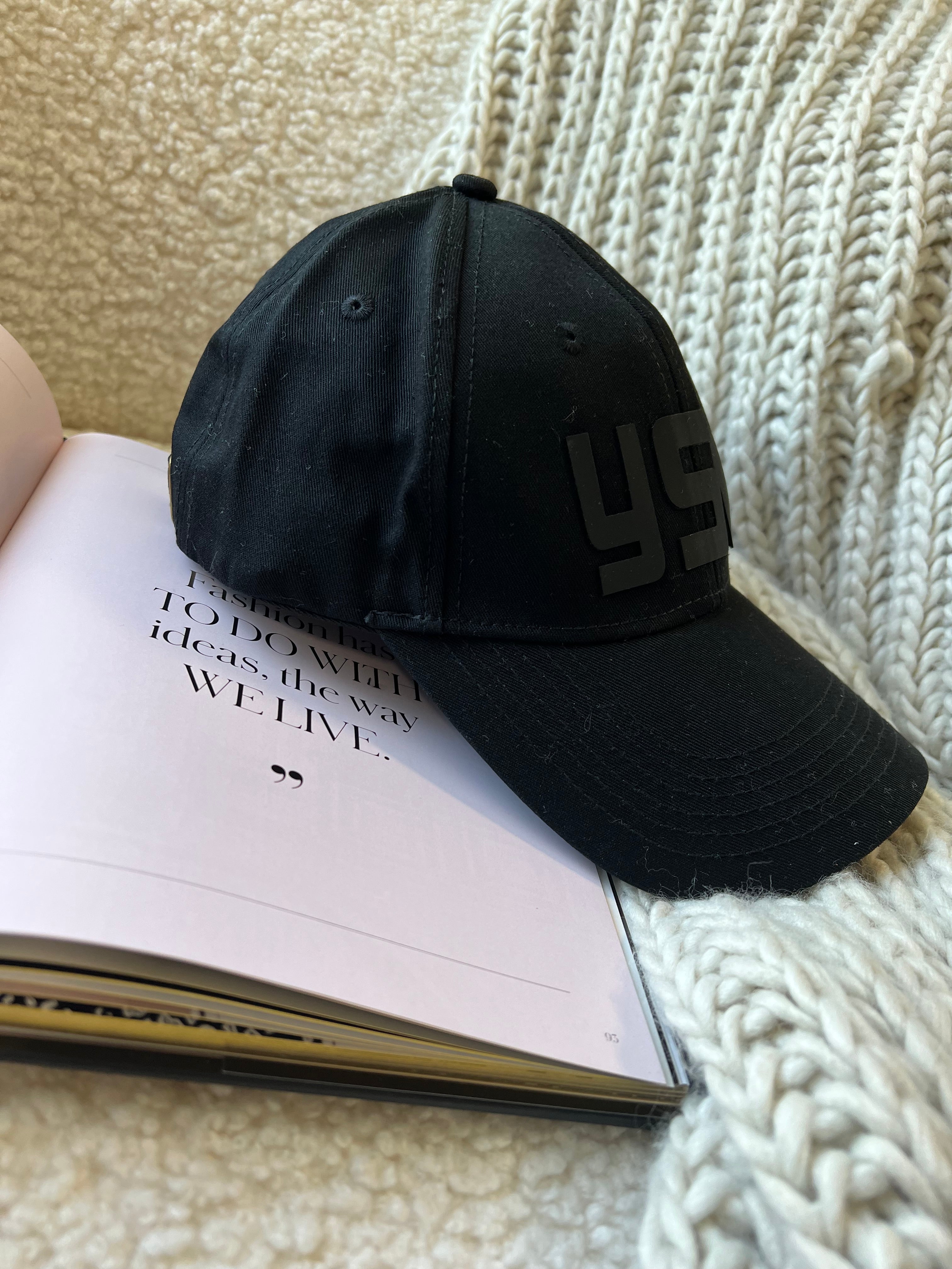 TOP Yves Saint Laurent YSL Baseball Cap Monogram Logo - Black