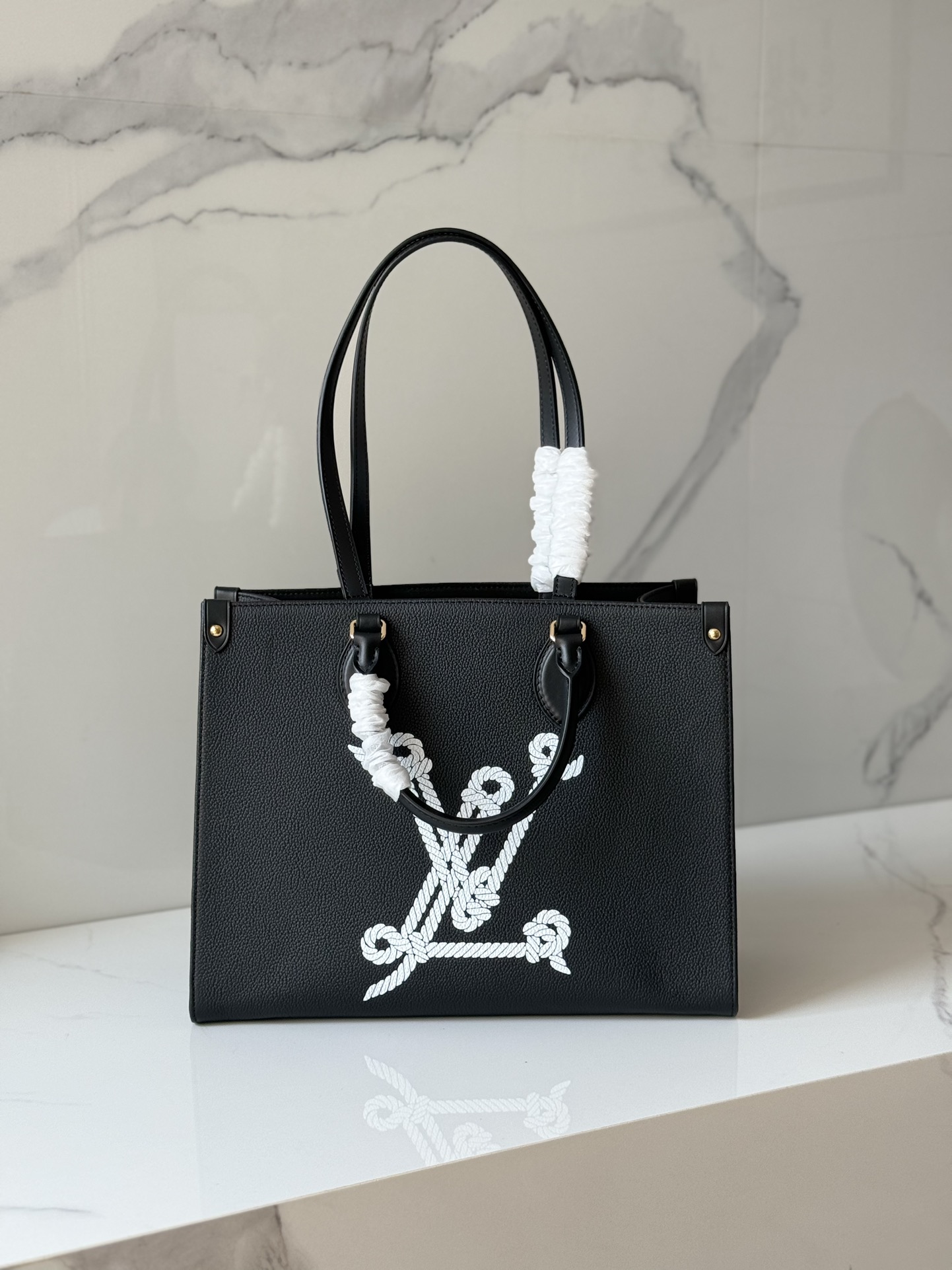 TOP Louis Vuitton LV On The Go MM Bag 35 x 27 x 14 cm- Black