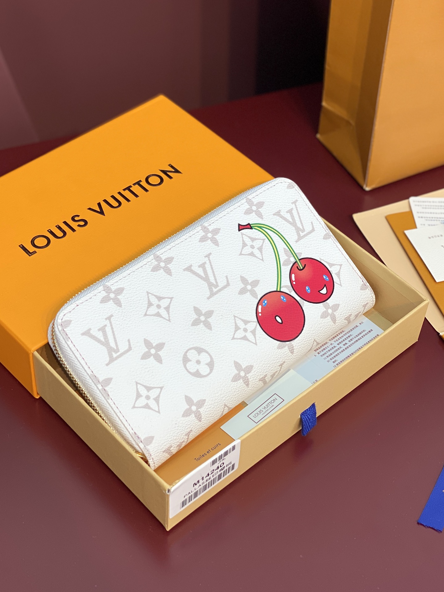 TOP Louis Vuitton LV Zip Wallet with Cherry Pattern 19.5x10.5x2.5cm - White