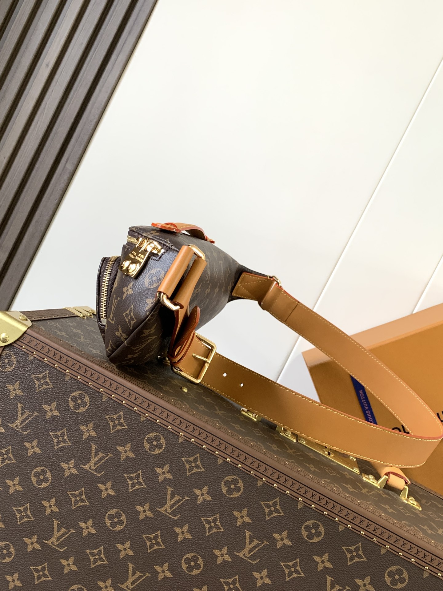 TOP Louis Vuitton LV Monogram Shadow Rush Bag 30x15x8cm - Brown