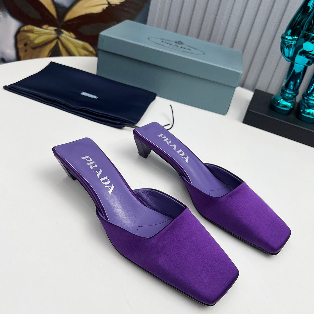 Prada Casual Flip Flops With Flat Heads Slide Sandal (Replica)