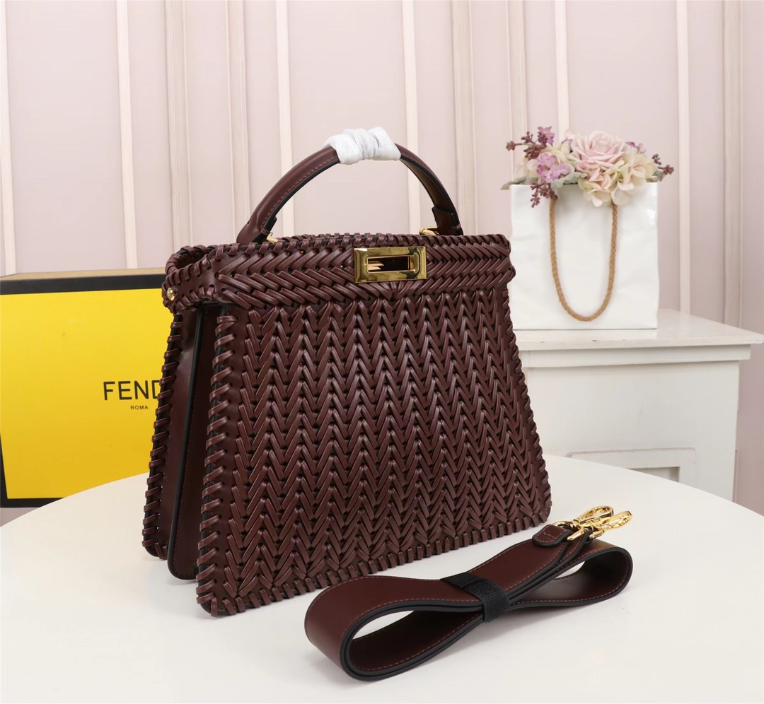 TOP FENDI Peekaboo ISeeU Handbag - Red