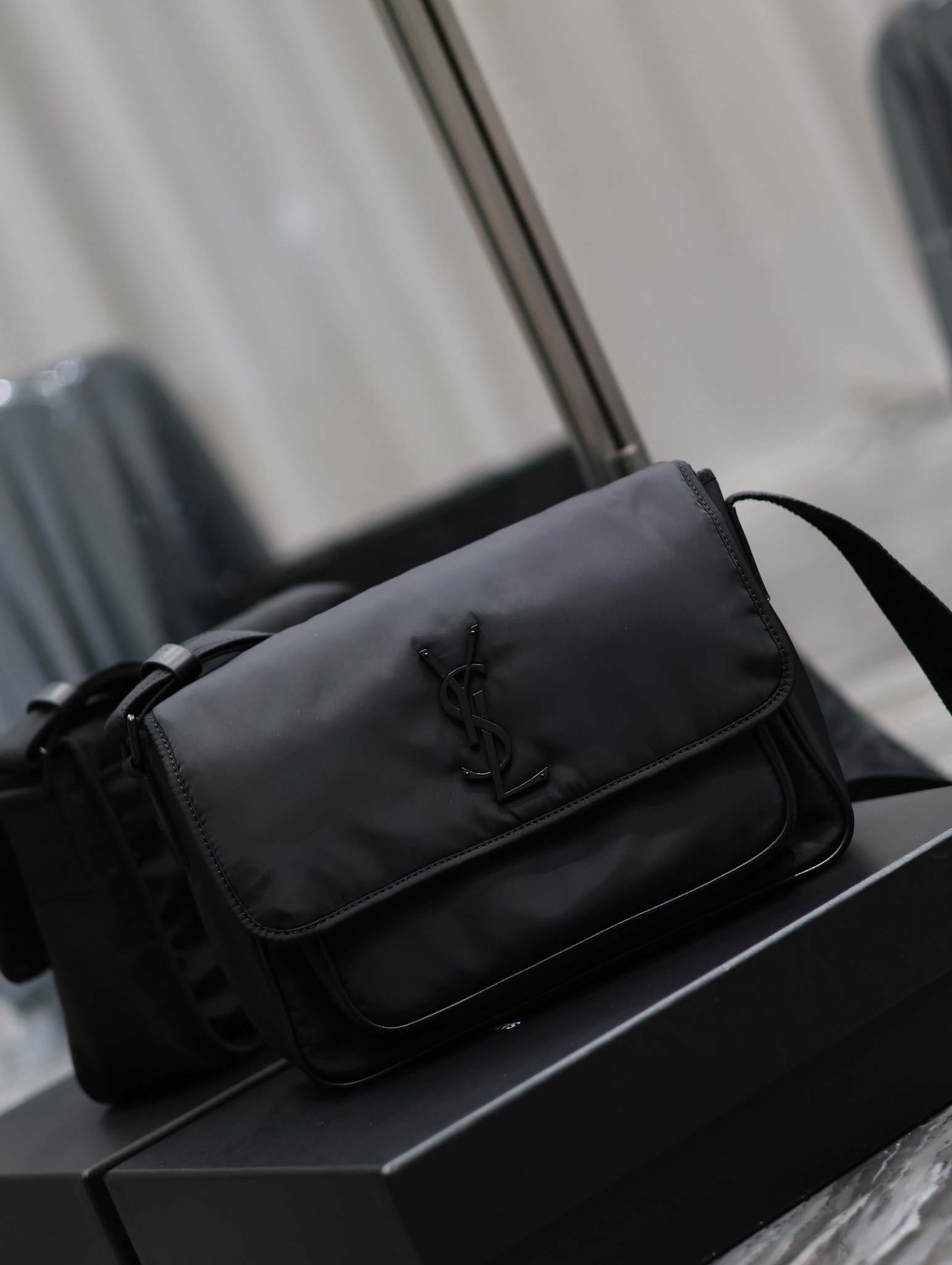 TOP Yves Saint Laurent YSL Niki Nylon Bag - Black