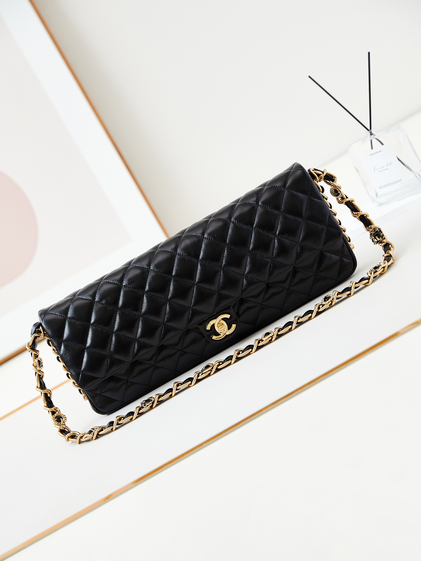 TOP CHANEL Maxi Clutch Bag Lambskin Leather 38 × 18 × 4 cm - Black