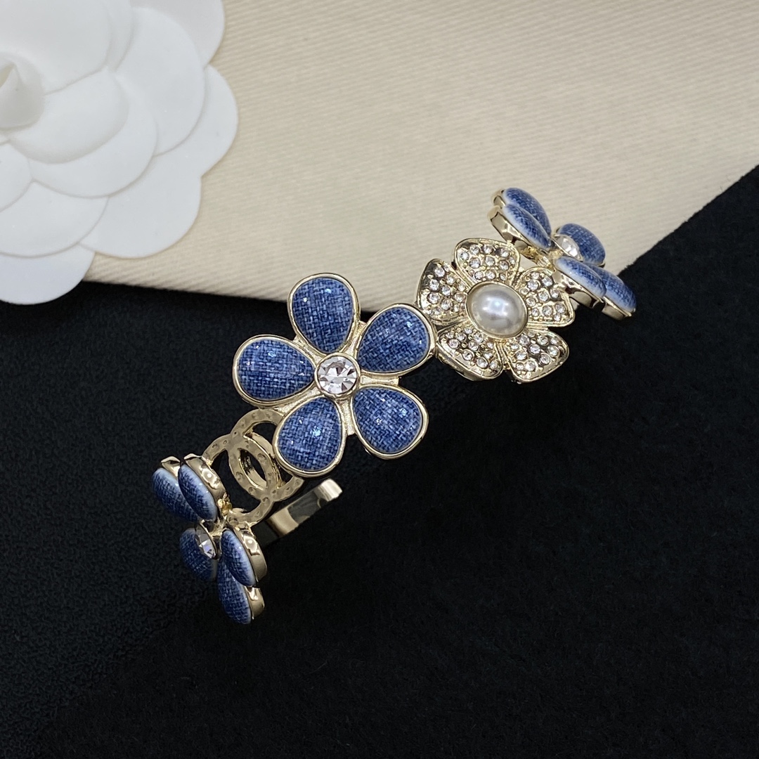 TOP CHANEL Bracelet - Gold