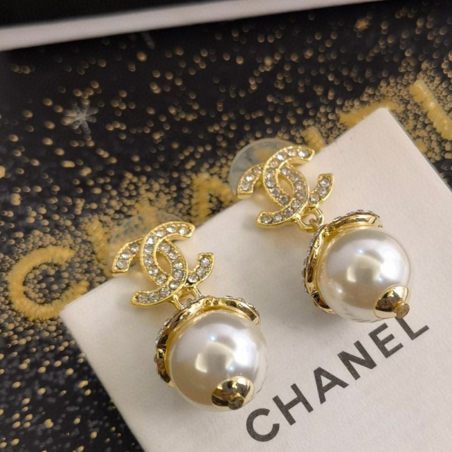 TOP CHANEL Double C Pearl Earrings