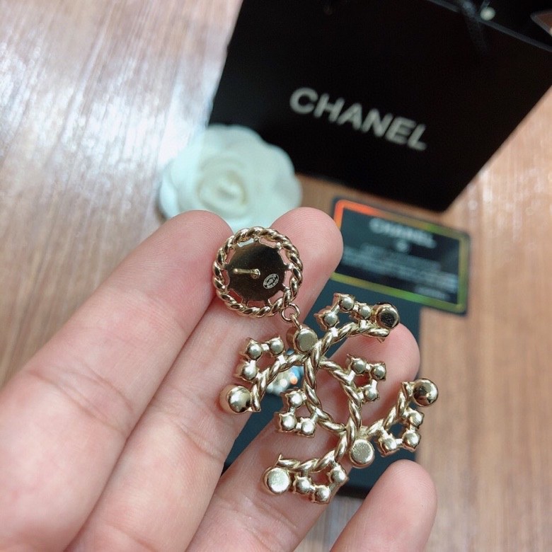 TOP CHANEL Pearl Diamond Earrings