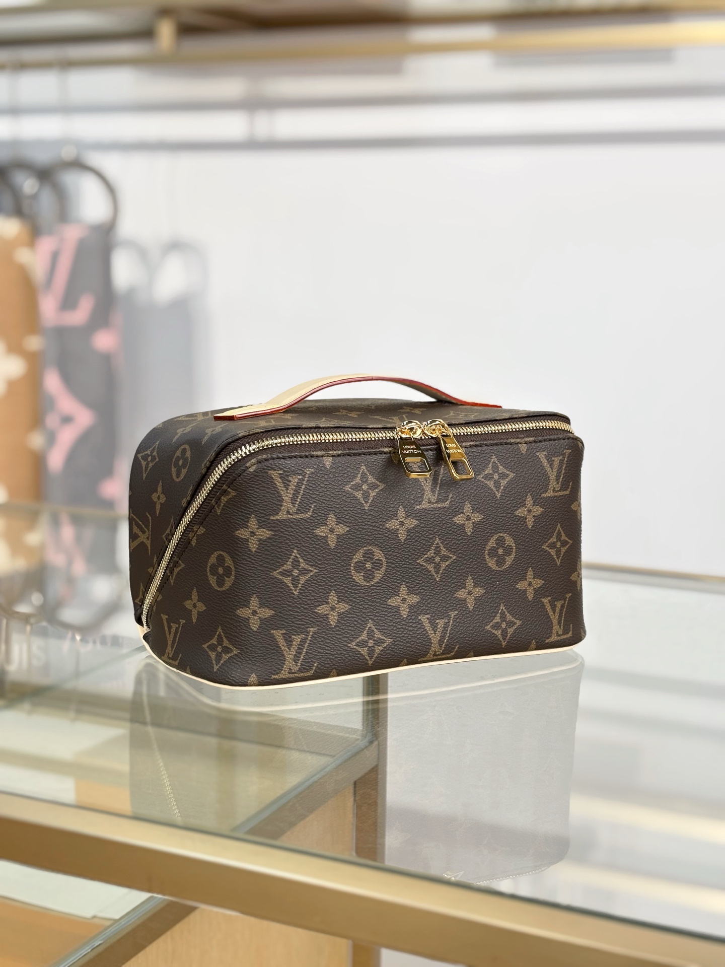 TOP Louis Vuitton LV Clutch Toiletry Bag  13 x 13 x 24cm - 2 Color