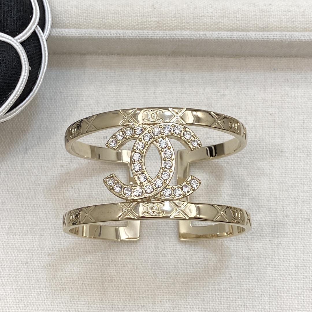 TOP CHANEL Bracelet - 2 Colors