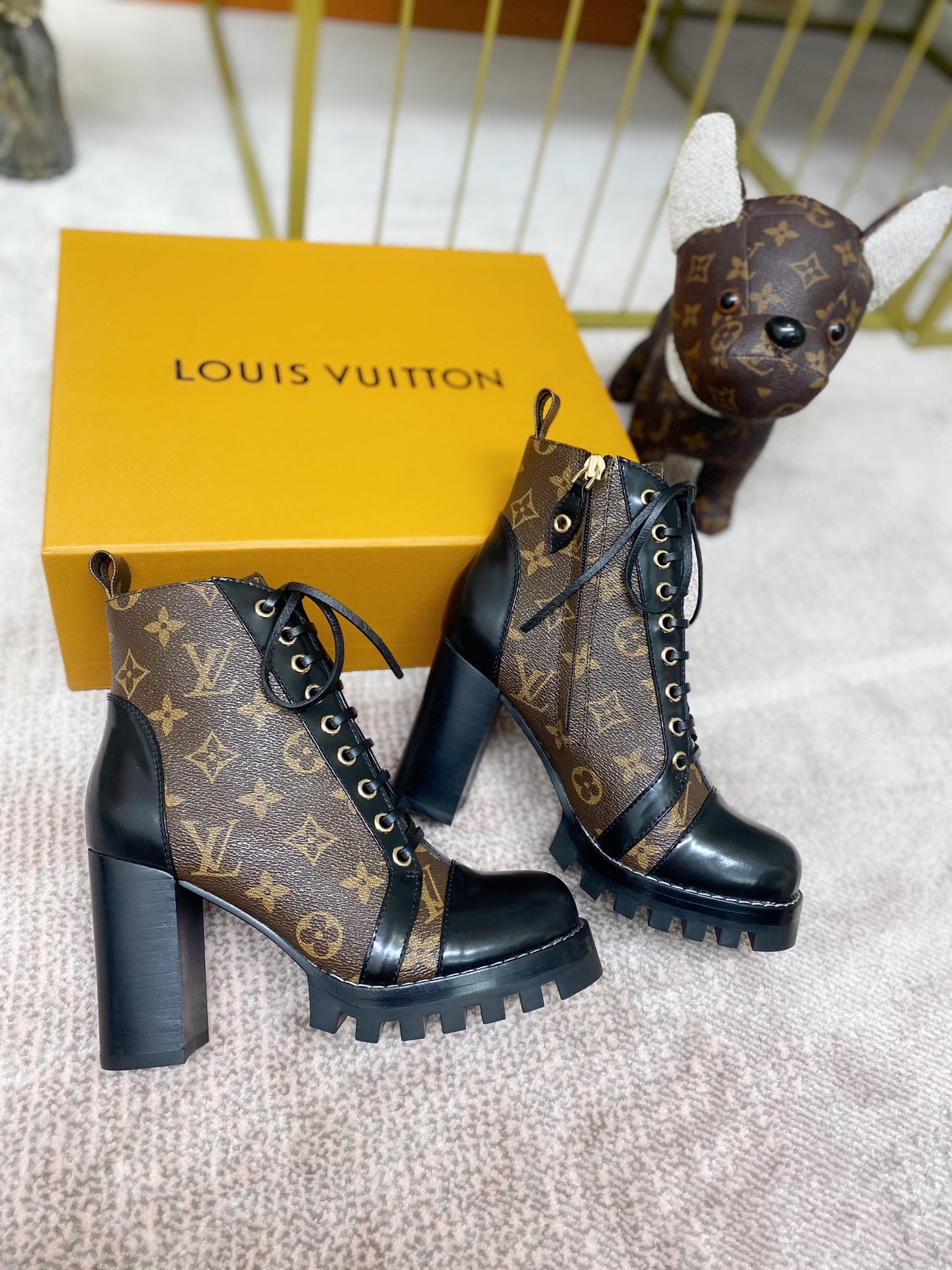TOP Louis Vuitton LV L*V Women Star Trial Ankle Boots - Black