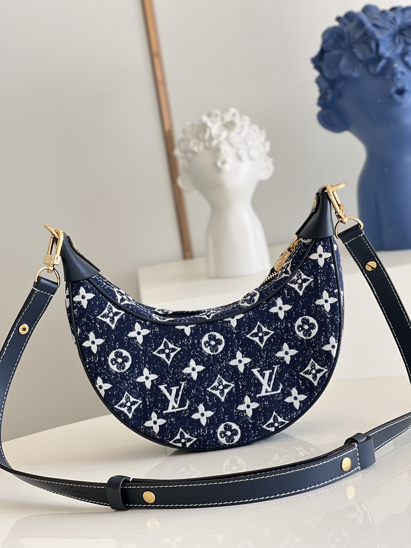 TOP Louis Vuitton LV Loop Monogram Bag  24 x 22 x 6 cm - Blue