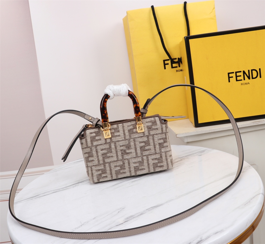 TOP FENDI Cowhide Boston Bags - 17×18×8cm - GHW