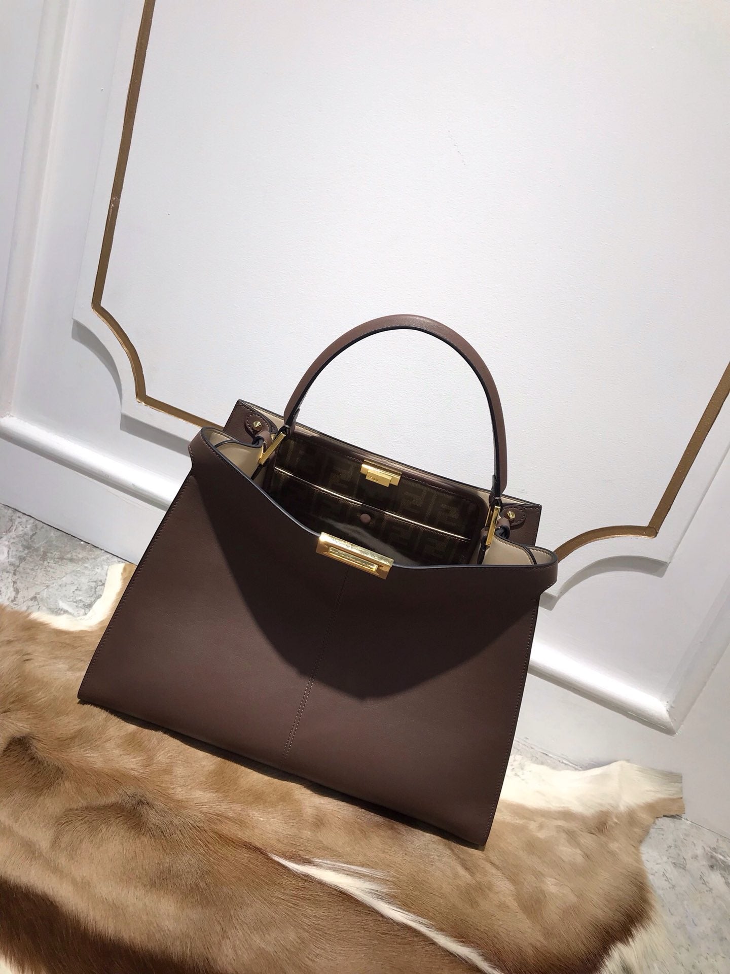 TOP FENDI  Peekaboo Medium X-Lite Bag - Dark Brown
