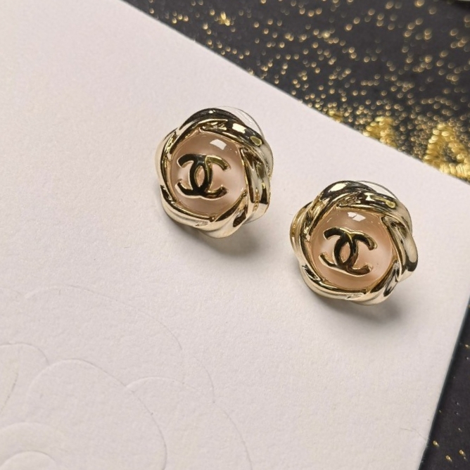 TOP CHANEL Rose Quartz Alphabet Round Earrings