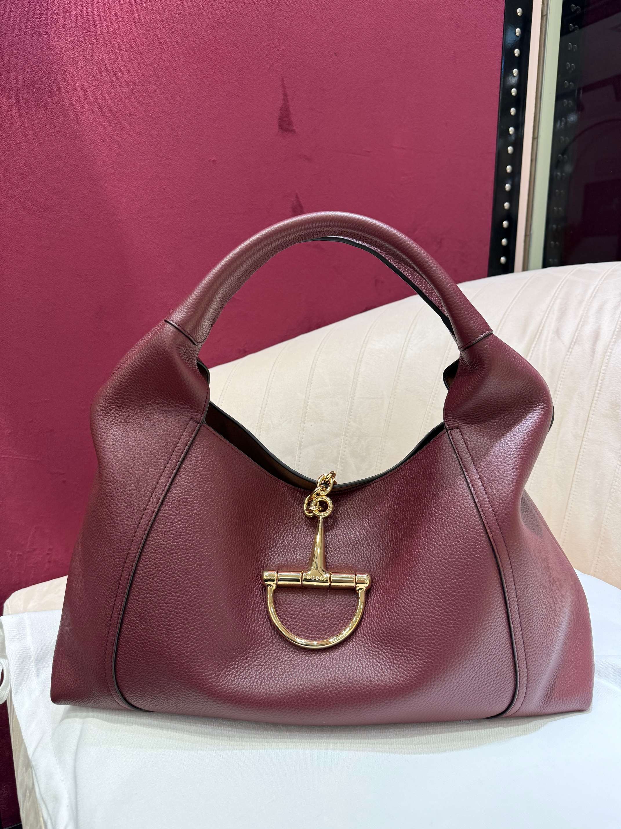 TOP GUCCI Softbit Shoulder Bag Cowhide 46 x 26 x 16 cm - Red