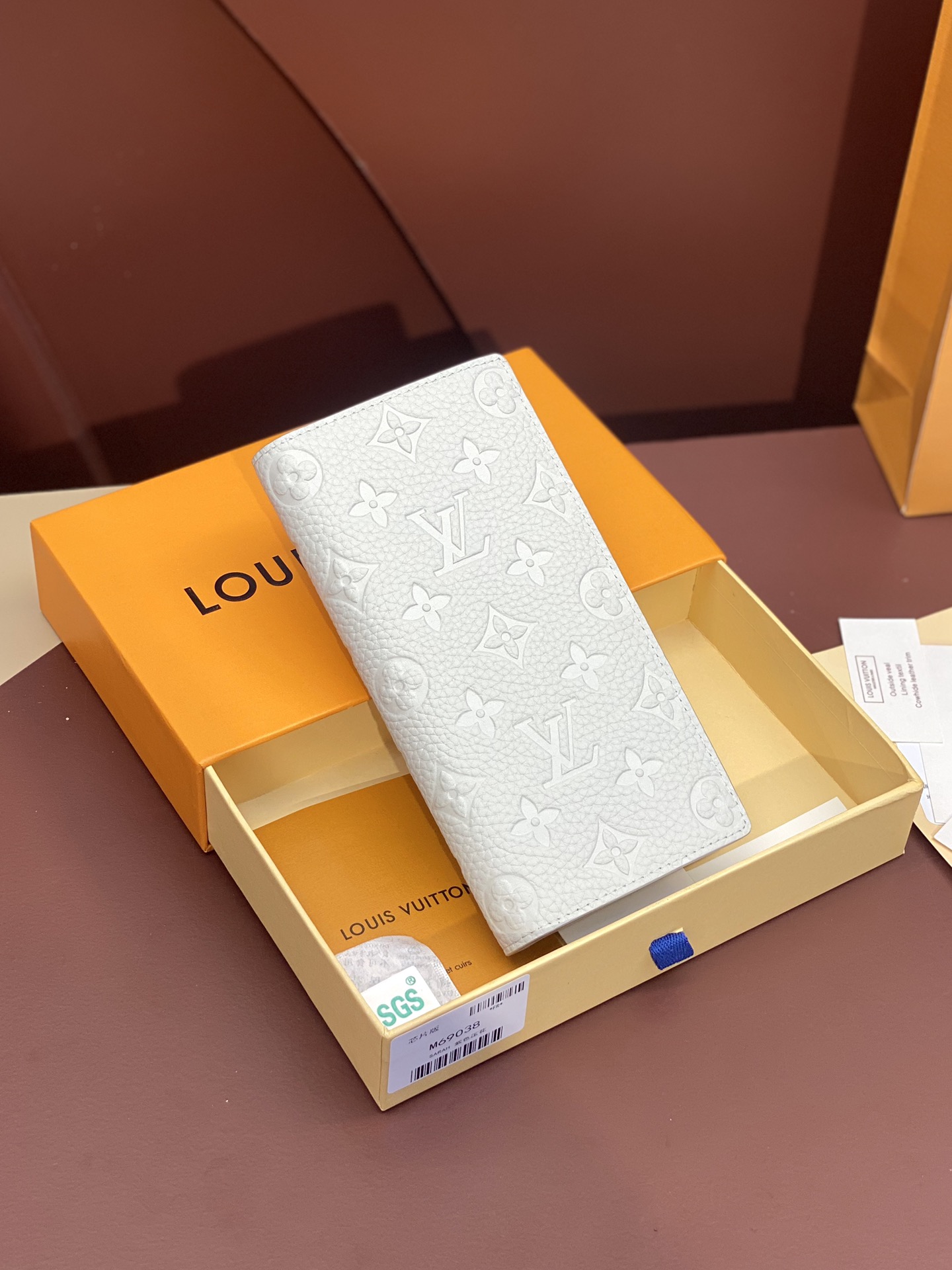 TOP Louis Vuitton LV Brazza Wallet Cowhide 19x2x10cm - White