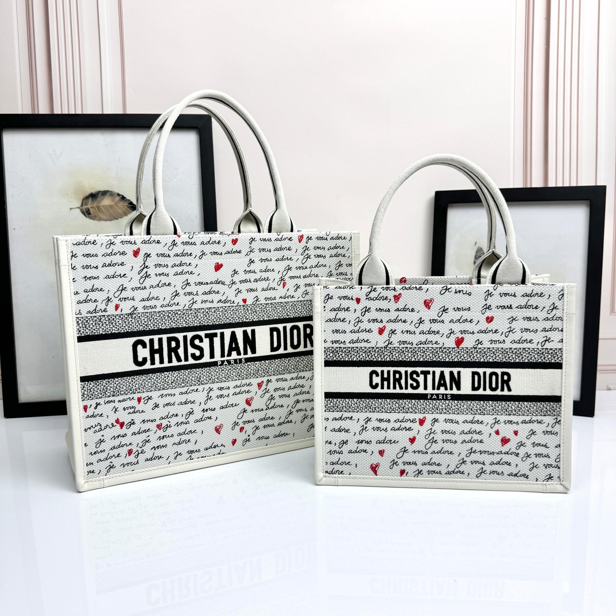 TOP Christian Dior Dioramour Embroidery Book Tote Bags 26.5x 21 x 14CM/36.5 x 28 x 17.5CM - 2 Sizes