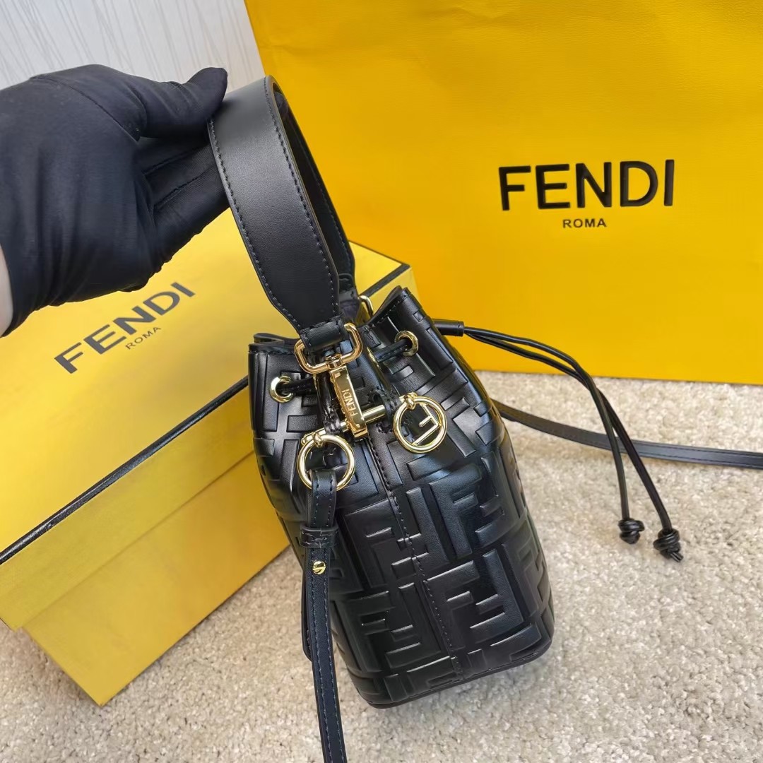 TOP FENDI Mon Tresor Bucket Bags - Black