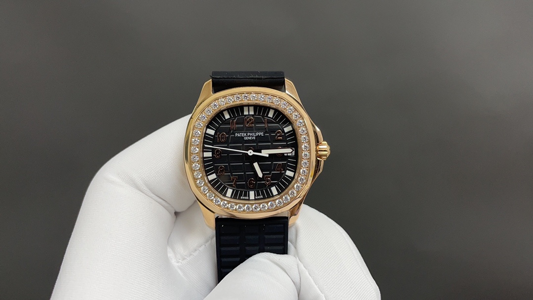 TOP Patek Philippe AQUANAUT Women's 35.6mm Watch - Black with Gold