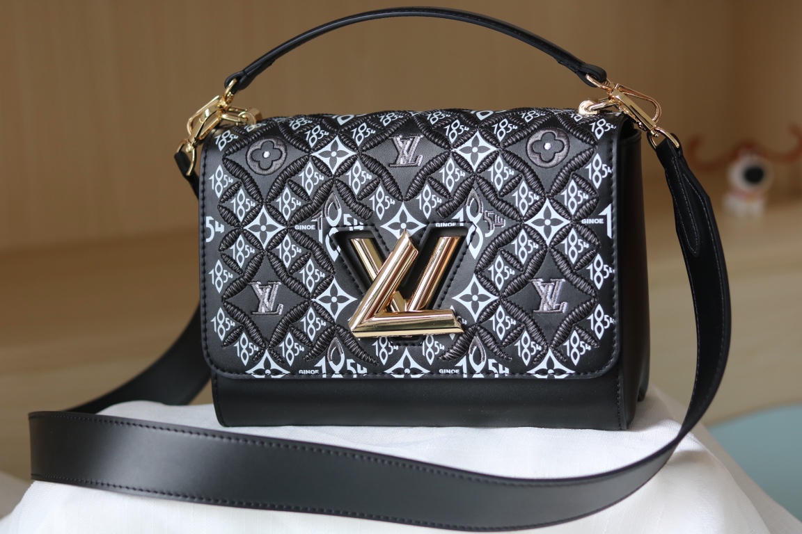 TOP Louis Vuitton LV  Twist MM Bag 23 x 17 x 9.5 cm - 2 Colors