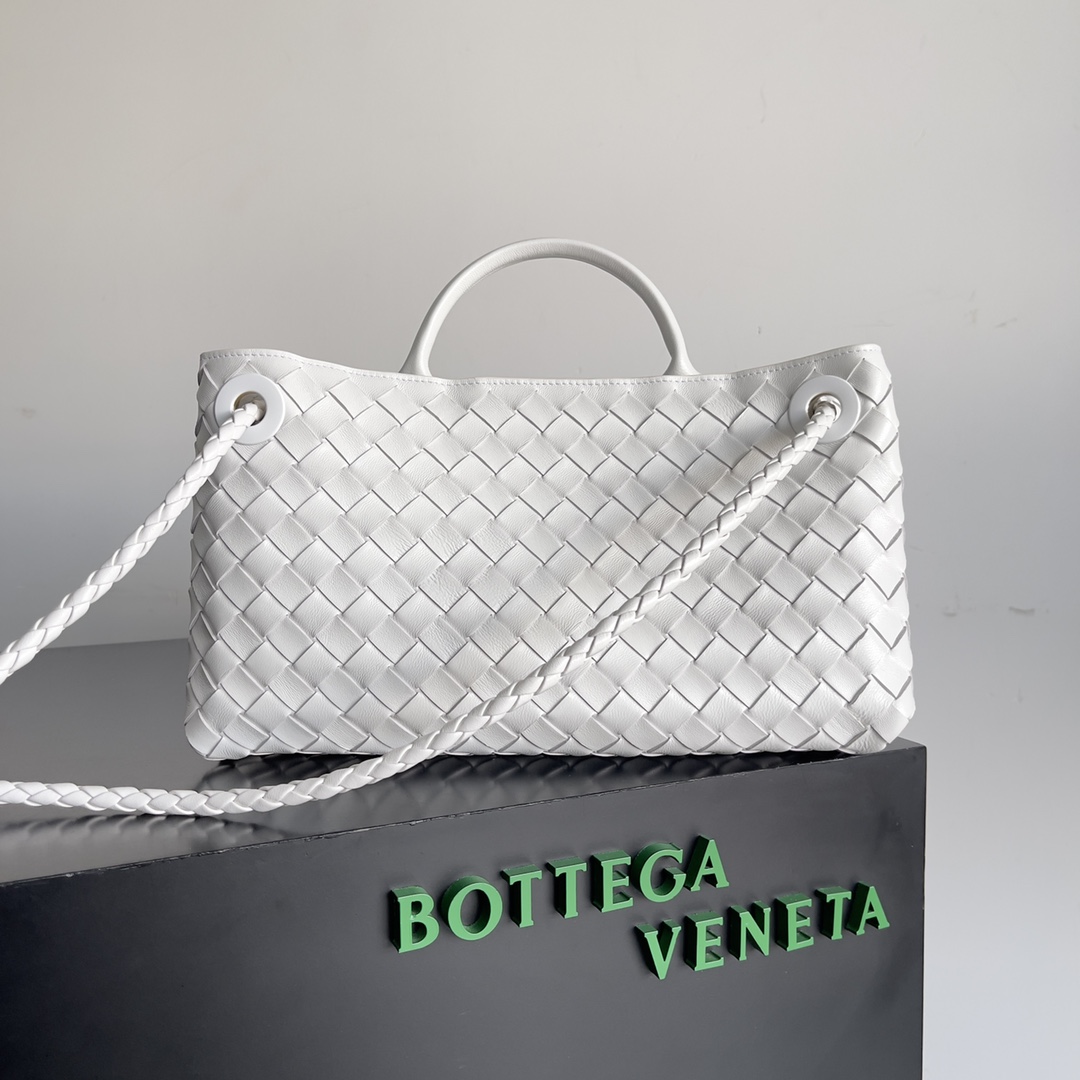 TOP Bottega Veneta BV Andiamo Bags - White