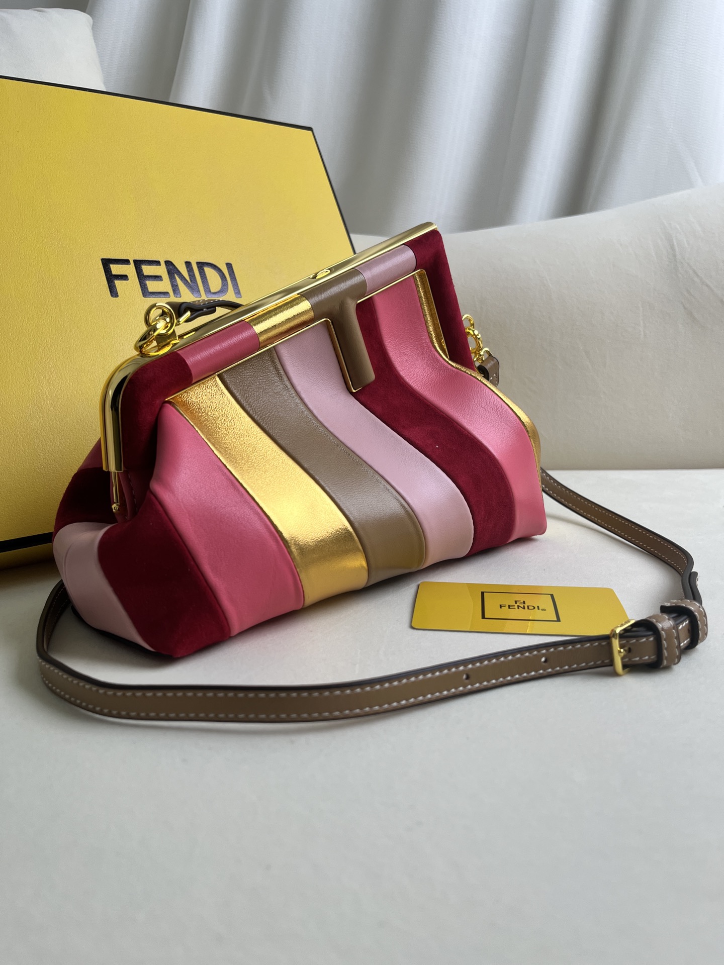 TOP FENDI First Bag - Rose Red