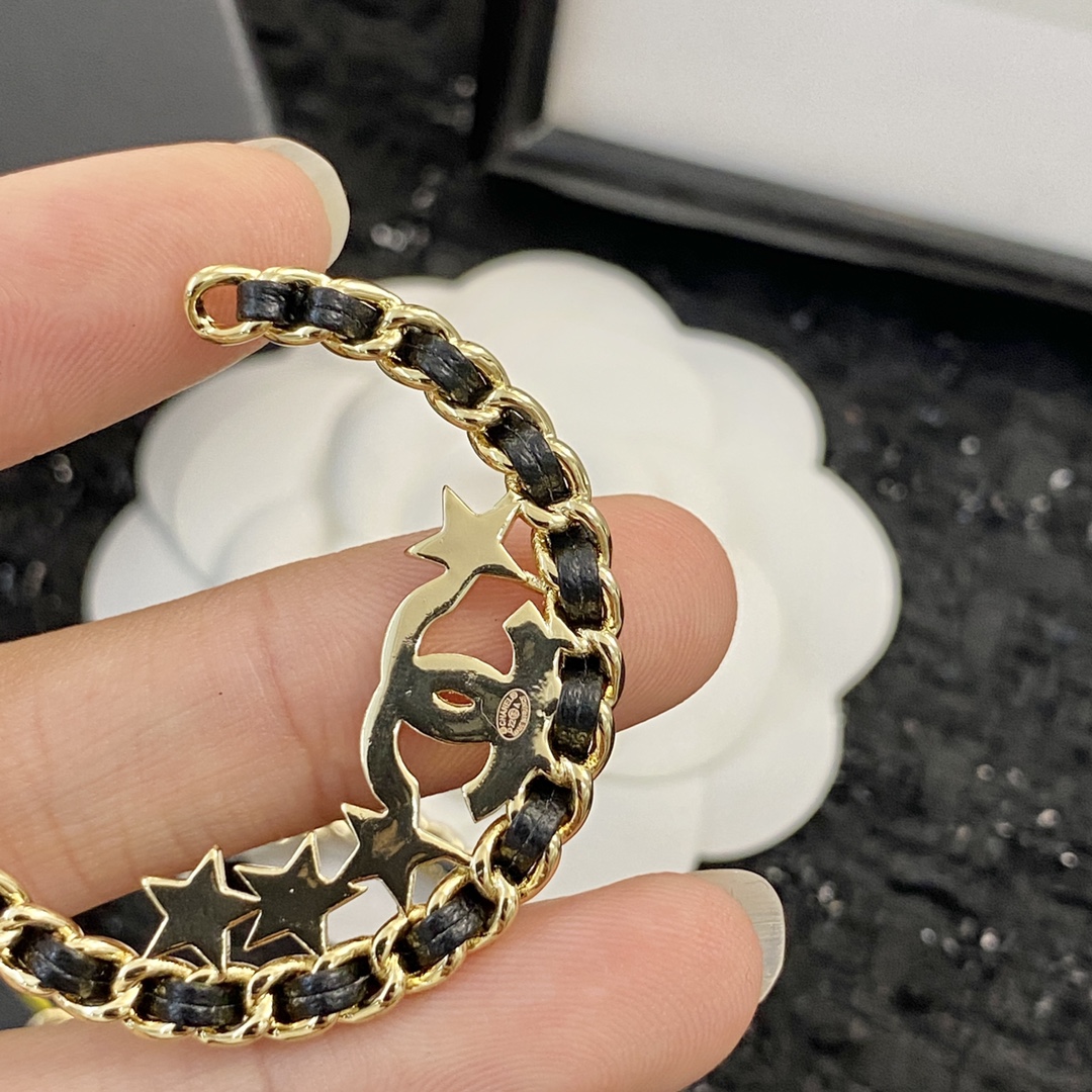 TOP CHANEL Double C Pierced Leather Star Earrings - Gold