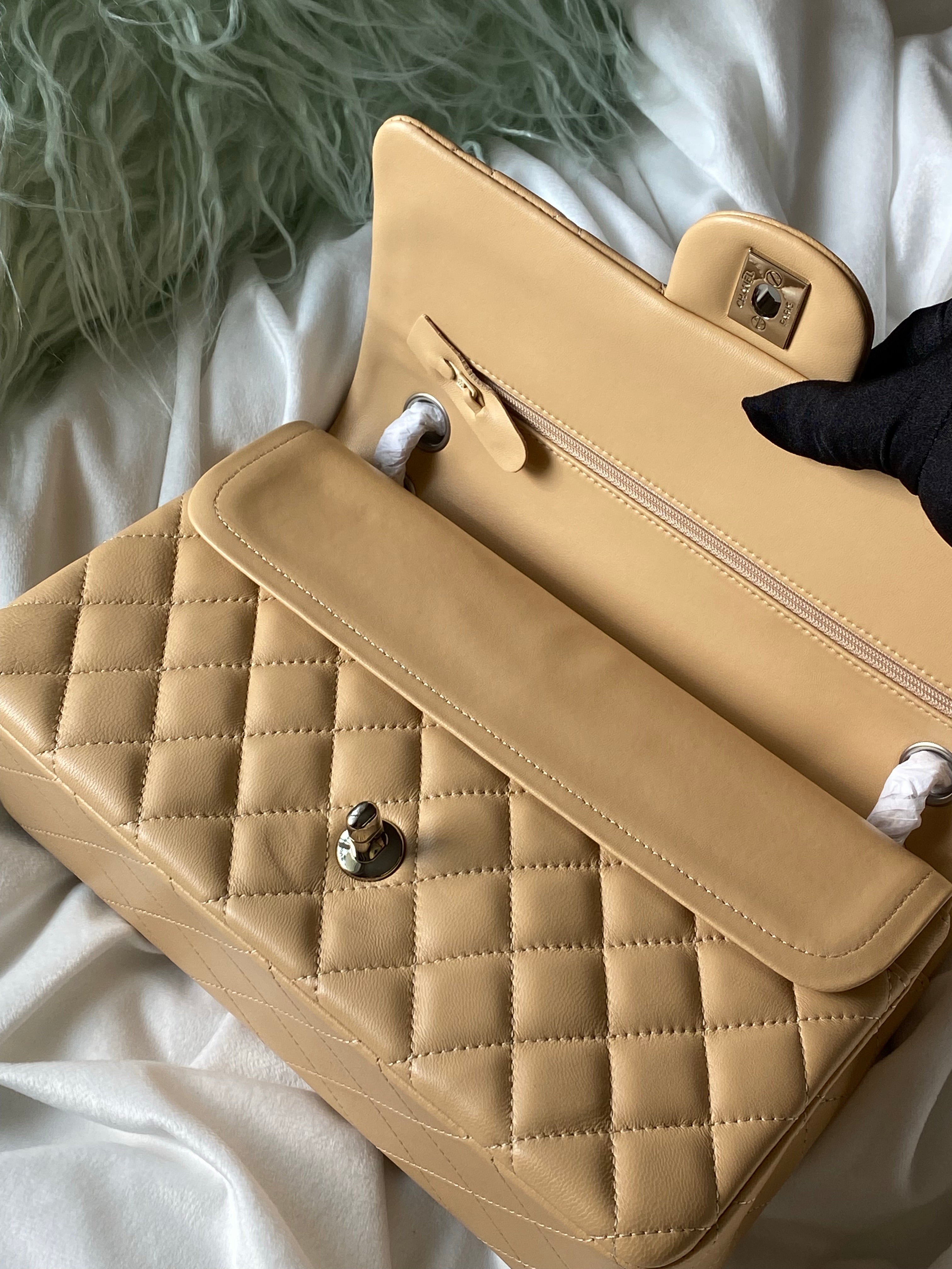 TOP CHANEL Classic Flap Bag Lambskin Medium 25.5cm – Beige & SHW