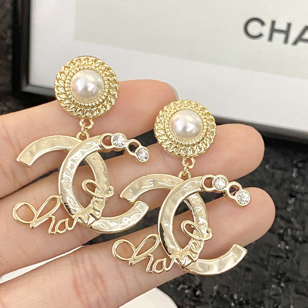 TOP CHANEL Vintage Dounble C Earring