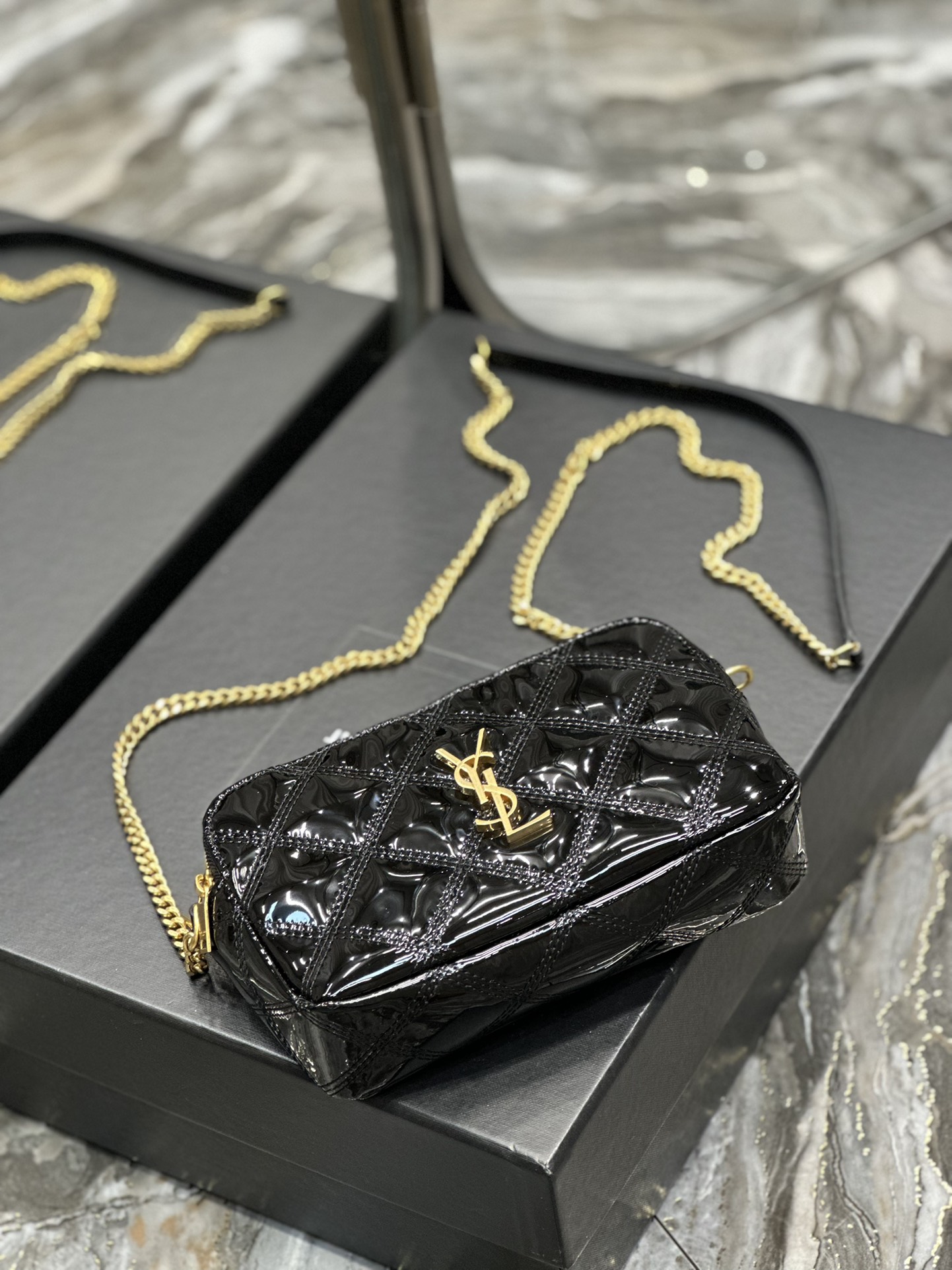 TOP Yves Saint Laurent YSL BECKY Patent Leather Shoulder Bag - GHW