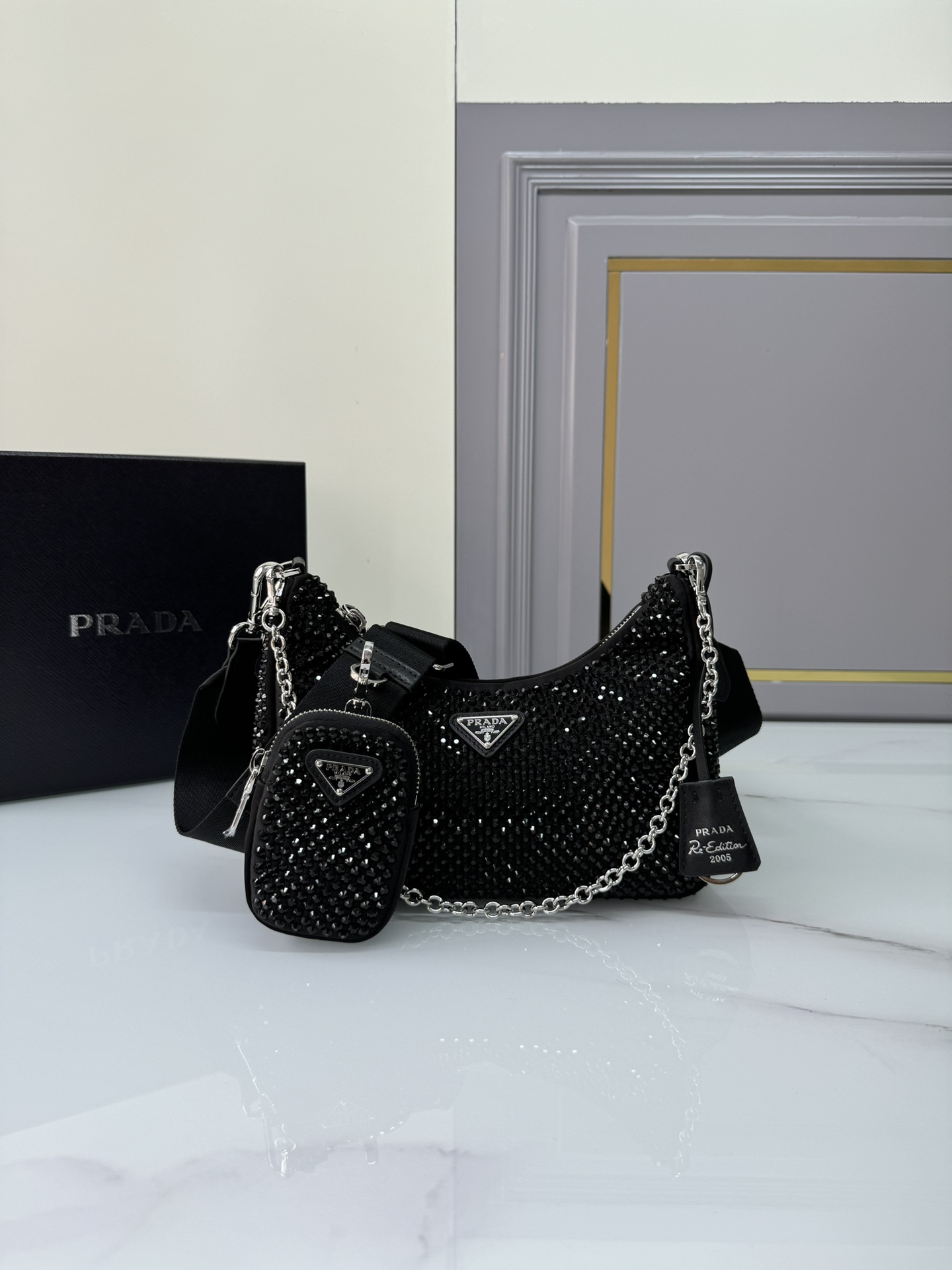 TOP PRADA Re-Edition 2005 Bag Crystal 22x16x6cm - Black