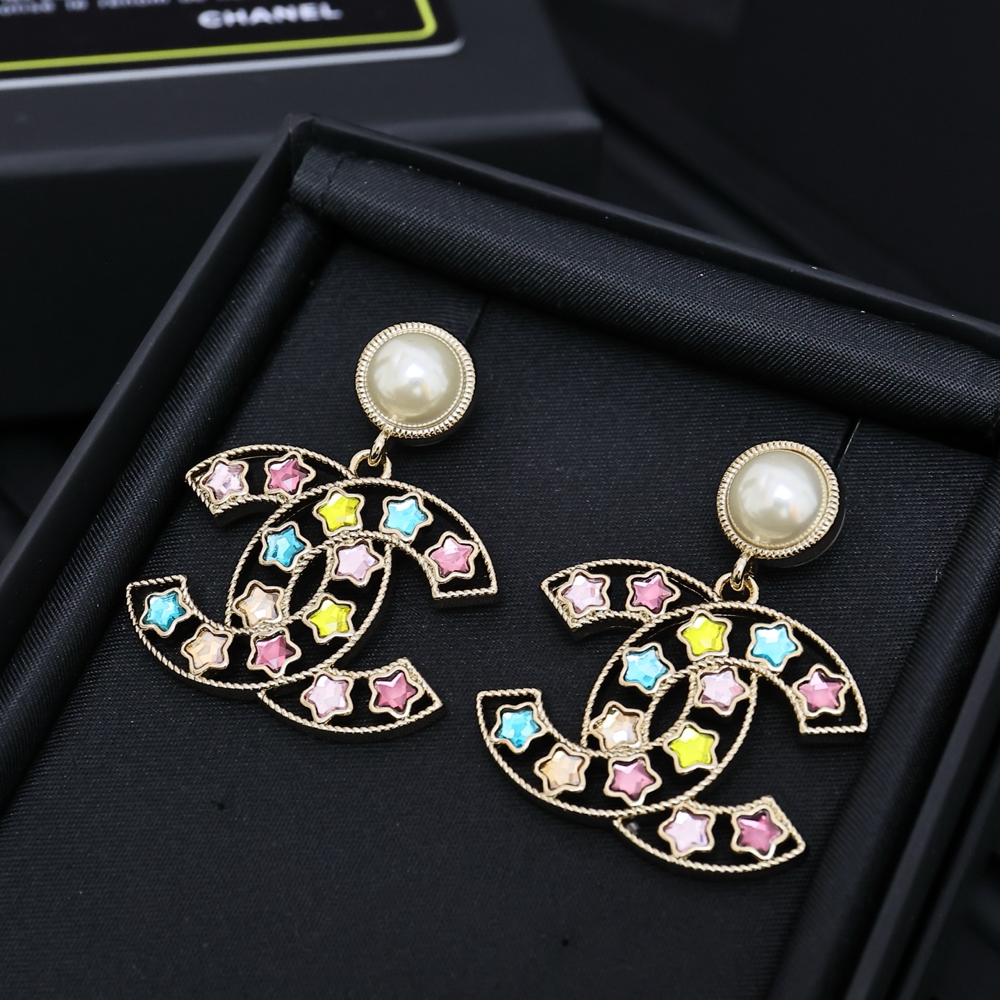 TOP CHANEL Earrings- Gold