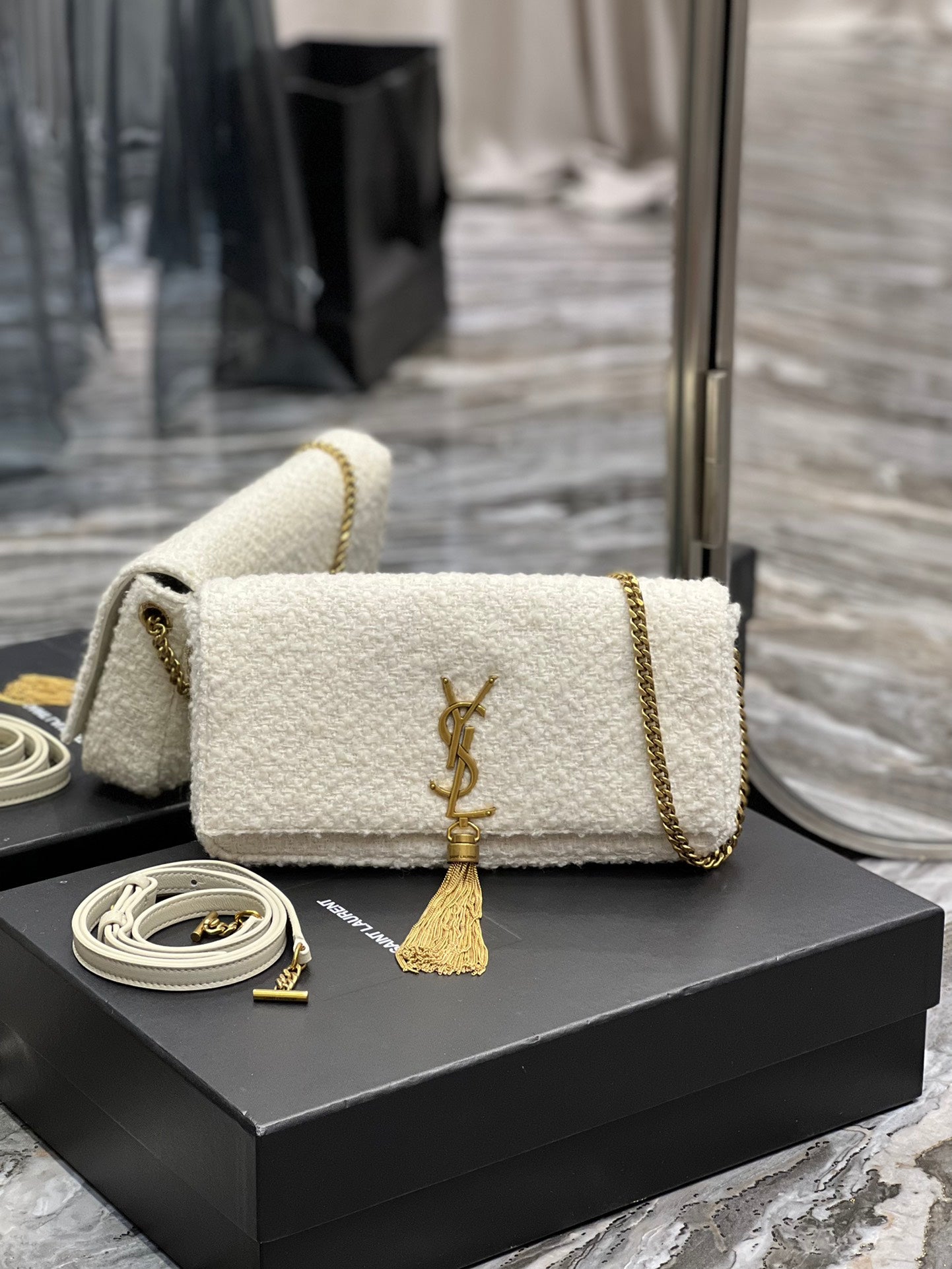 TOP Yves Saint Laurent YSL Kate Boucle Tassel Medium Bag - Off White