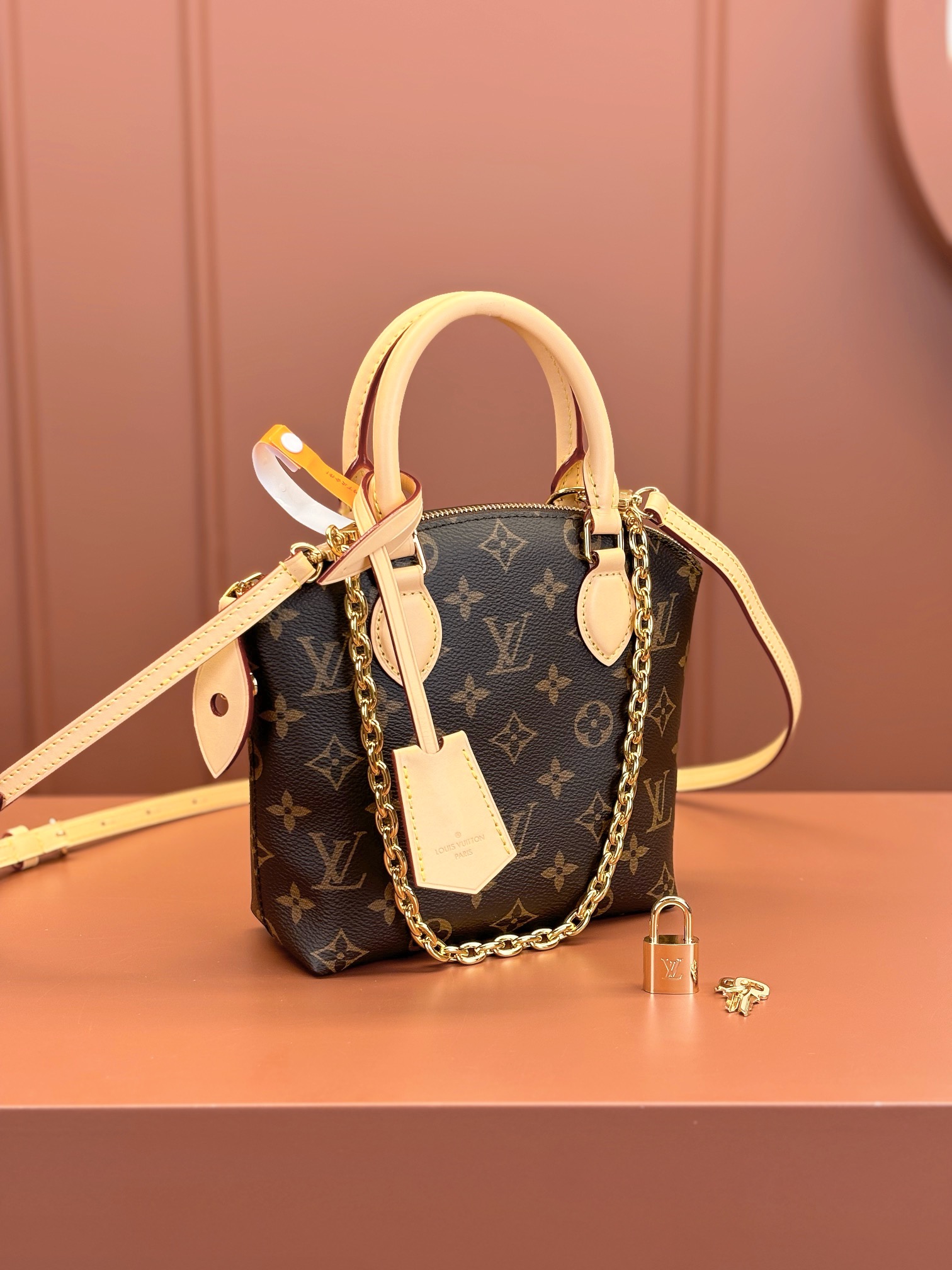 TOP Louis Vuitton LV Lockit BB Handbag 15x19x7cm - Brown
