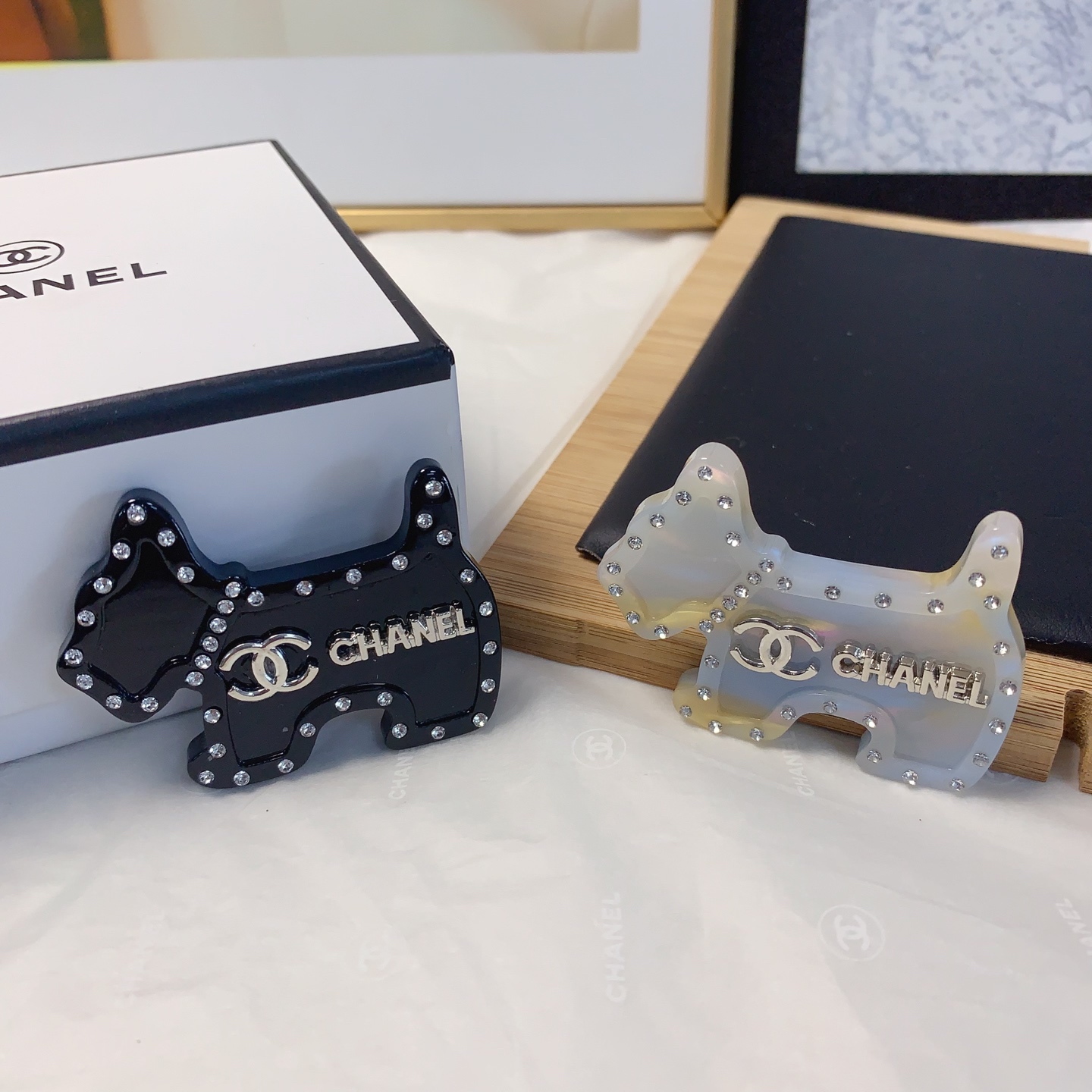 TOP CHANEL Hairpin - 2 Colors